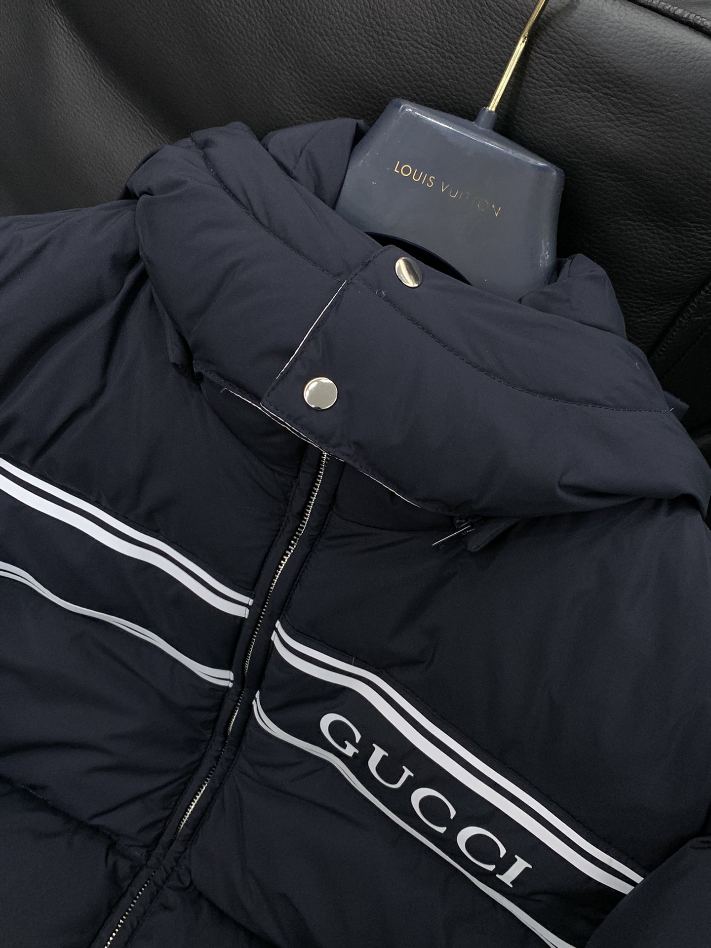 ，Gucci 古驰，2025冬季最新款，专柜同步有售，原单狠货，时尚休闲连帽羽绒服，上身很有特点！吸睛而