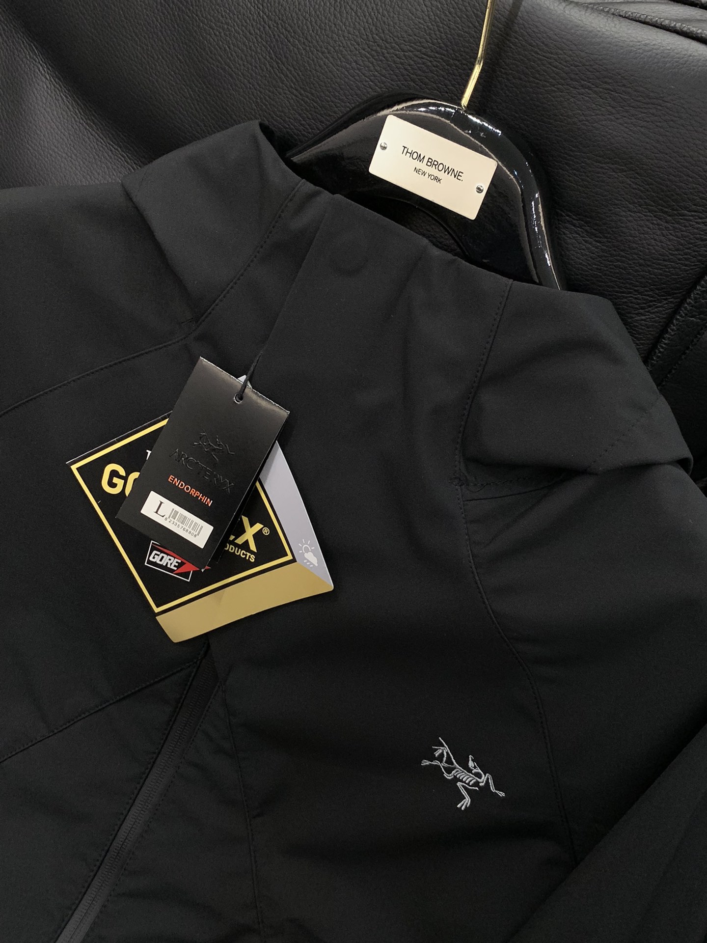 ，ARCTERYX 始祖鸟，2025秋季AW新品，时尚休闲连帽外套，专柜同步有售，原单狠货，进口原版面料