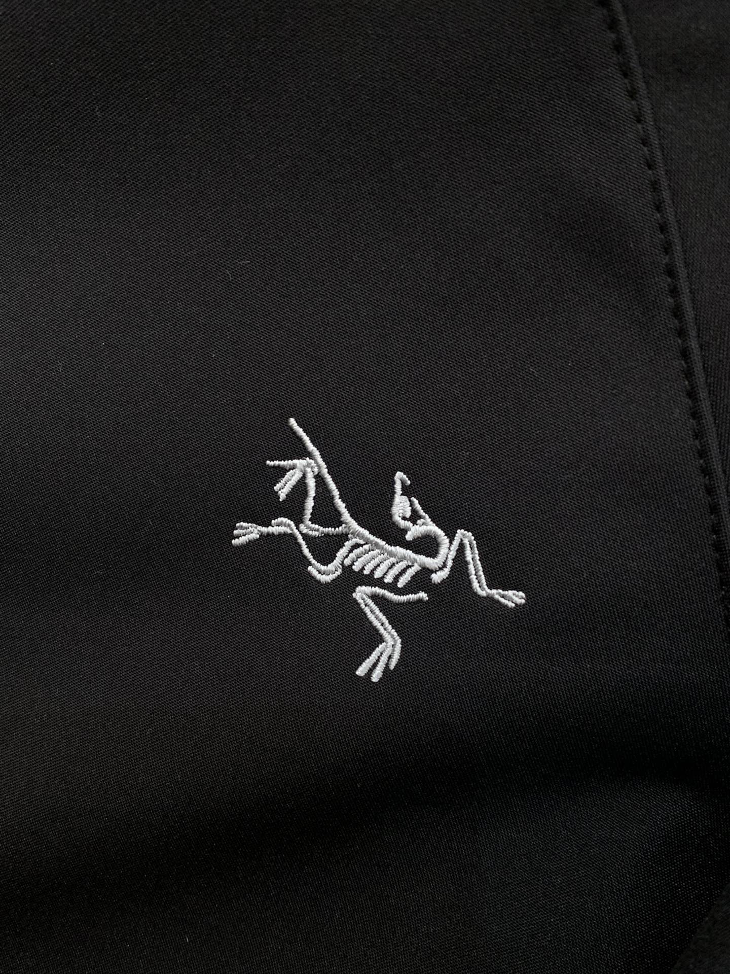 ，ARCTERYX 始祖鸟，2025秋季AW新品，时尚休闲连帽外套，专柜同步有售，原单狠货，进口原版面料