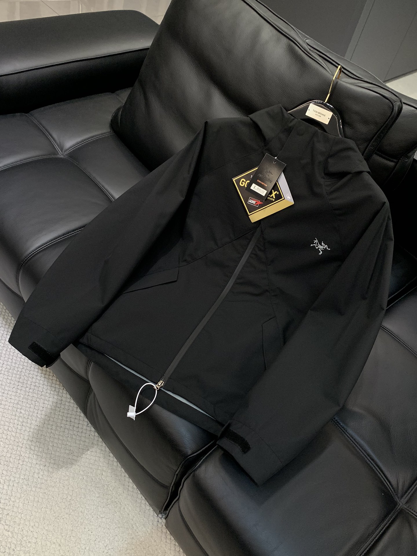 ，ARCTERYX 始祖鸟，2025秋季AW新品，时尚休闲连帽外套，专柜同步有售，原单狠货，进口原版面料