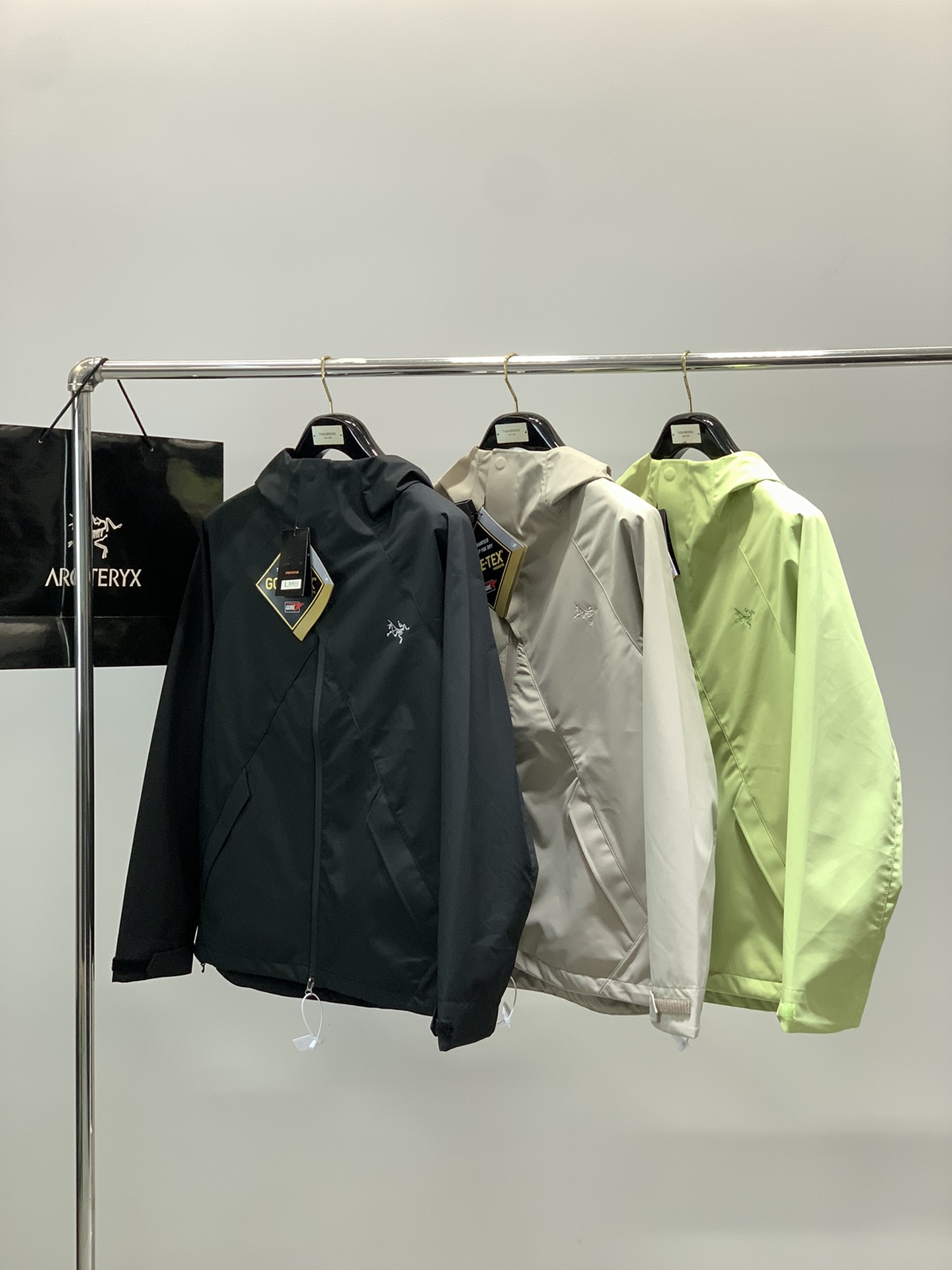，ARCTERYX 始祖鸟，2025秋季AW新品，时尚休闲连帽外套，专柜同步有售，原单狠货，进口原版面料