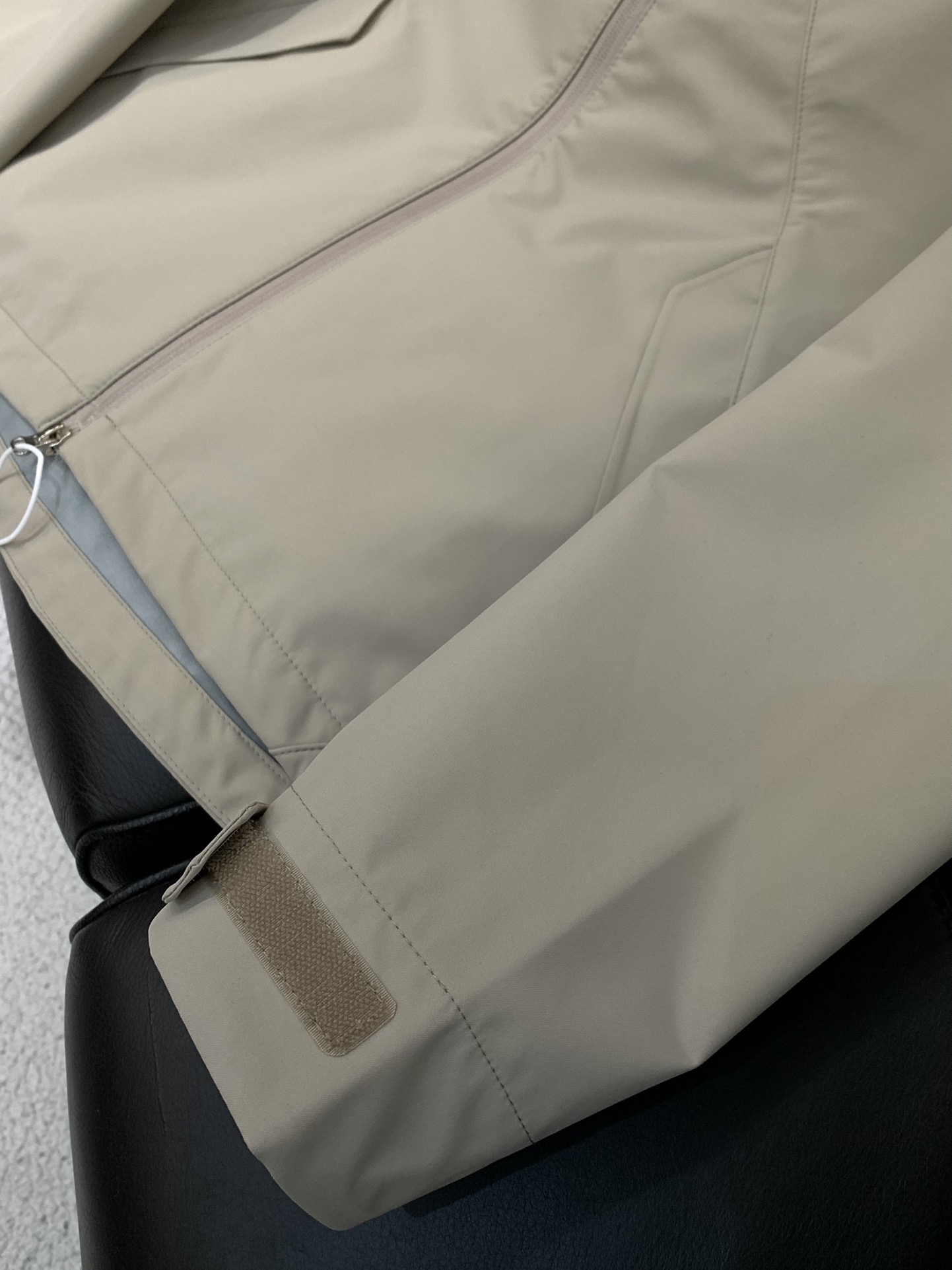 ，ARCTERYX 始祖鸟，2025秋季AW新品，时尚休闲连帽外套，专柜同步有售，原单狠货，进口原版面料