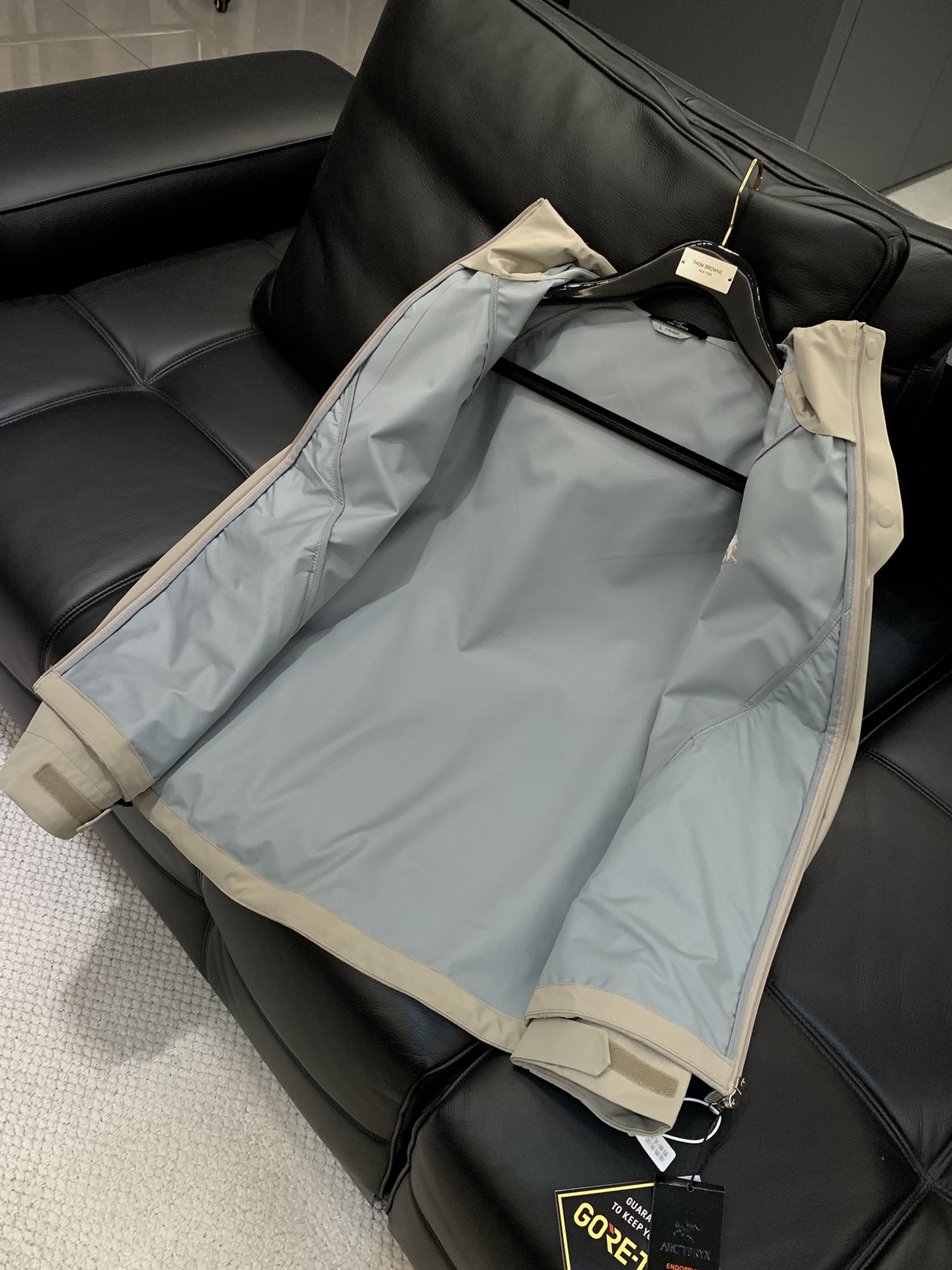 ，ARCTERYX 始祖鸟，2025秋季AW新品，时尚休闲连帽外套，专柜同步有售，原单狠货，进口原版面料