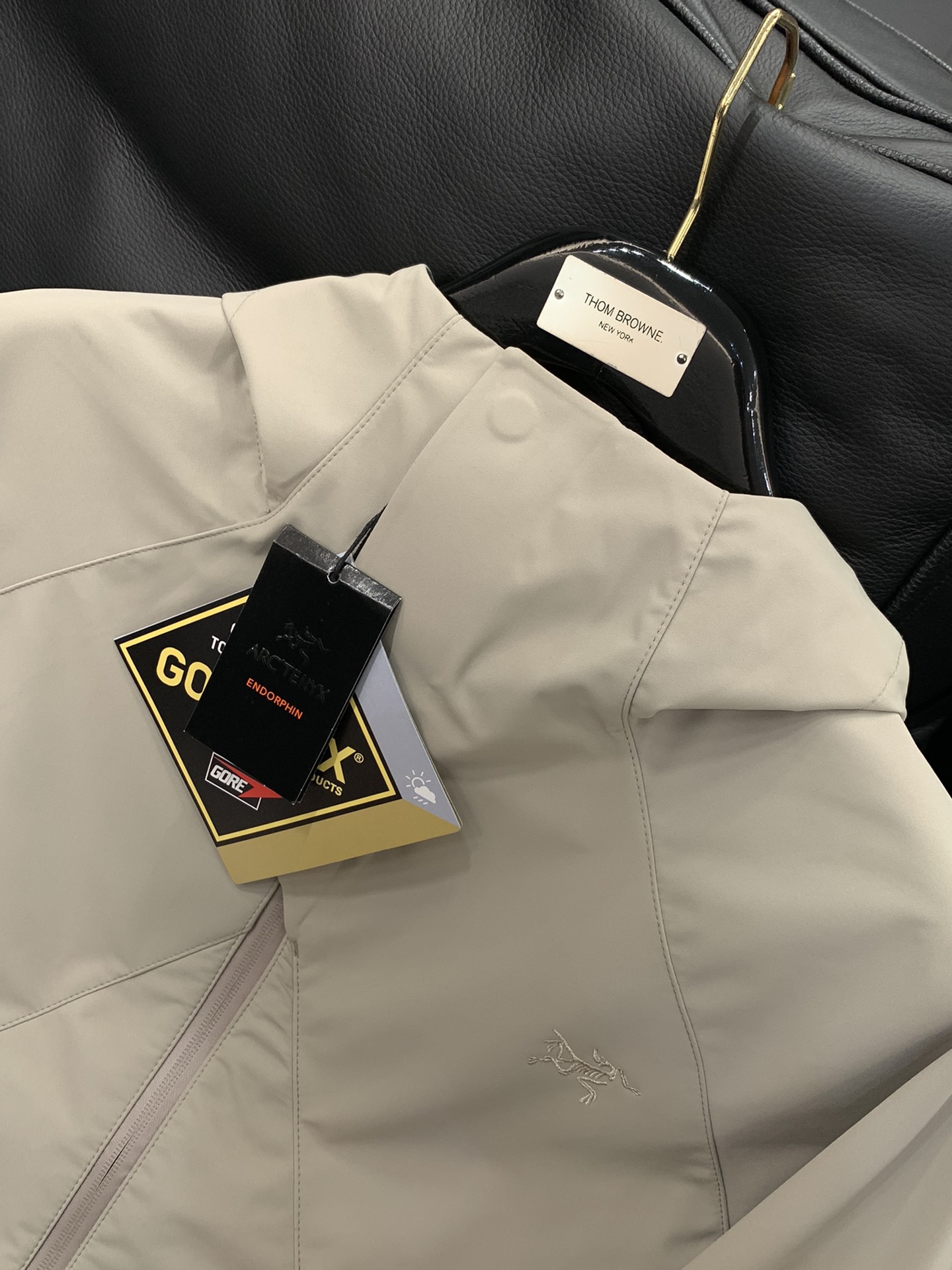 ，ARCTERYX 始祖鸟，2025秋季AW新品，时尚休闲连帽外套，专柜同步有售，原单狠货，进口原版面料