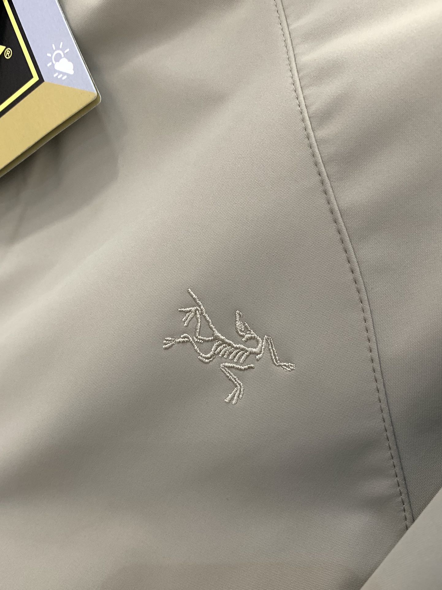 ，ARCTERYX 始祖鸟，2025秋季AW新品，时尚休闲连帽外套，专柜同步有售，原单狠货，进口原版面料