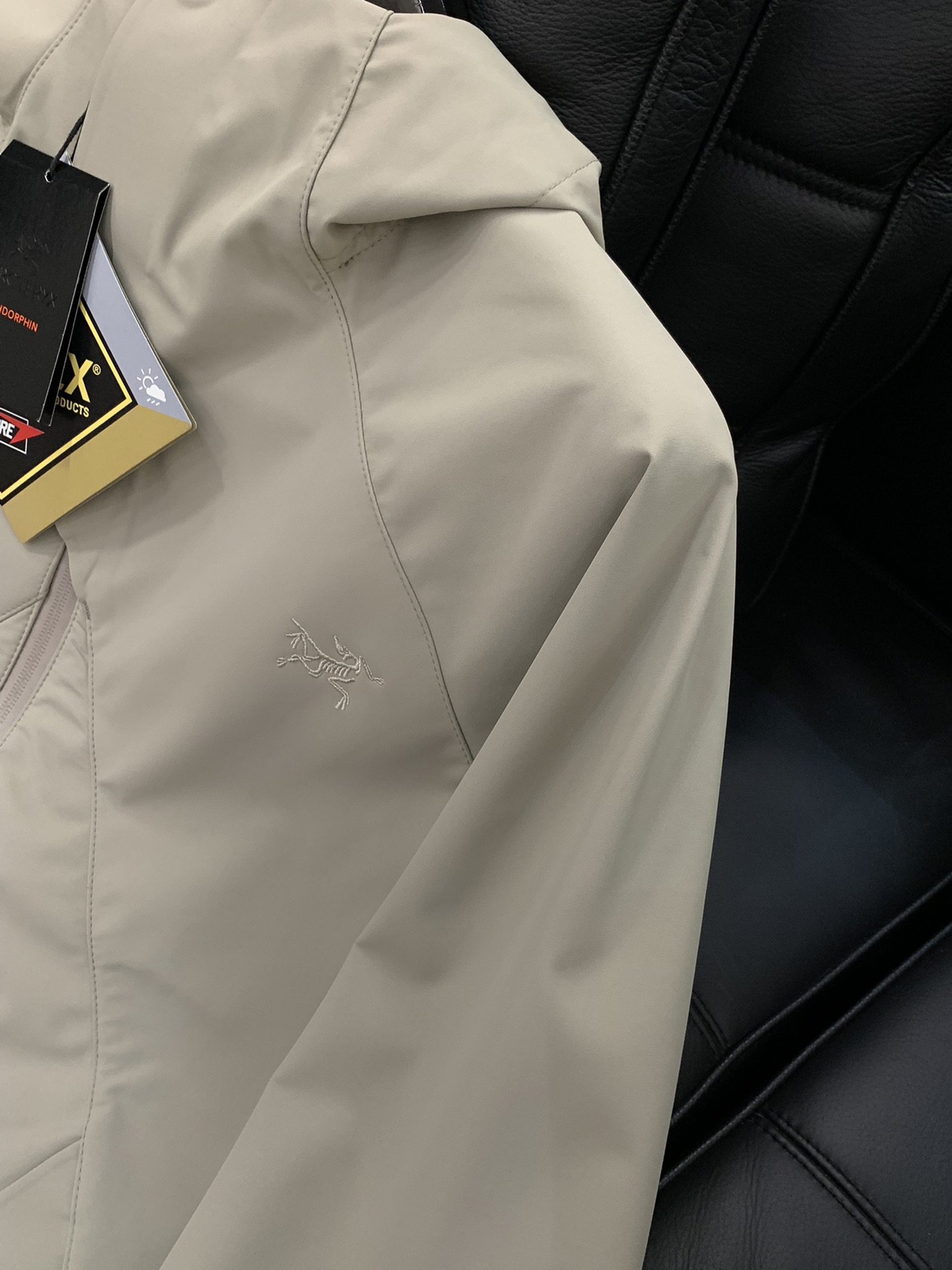 ，ARCTERYX 始祖鸟，2025秋季AW新品，时尚休闲连帽外套，专柜同步有售，原单狠货，进口原版面料