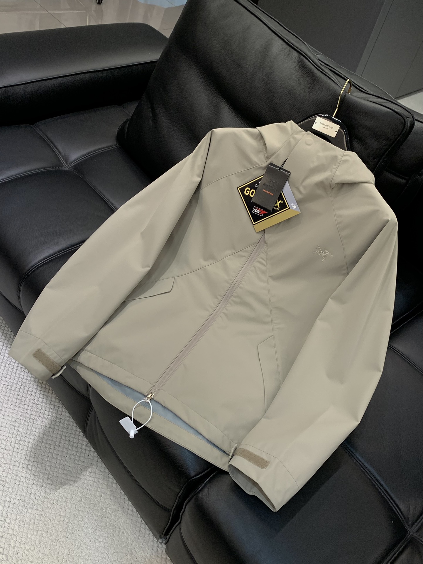 ，ARCTERYX 始祖鸟，2025秋季AW新品，时尚休闲连帽外套，专柜同步有售，原单狠货，进口原版面料