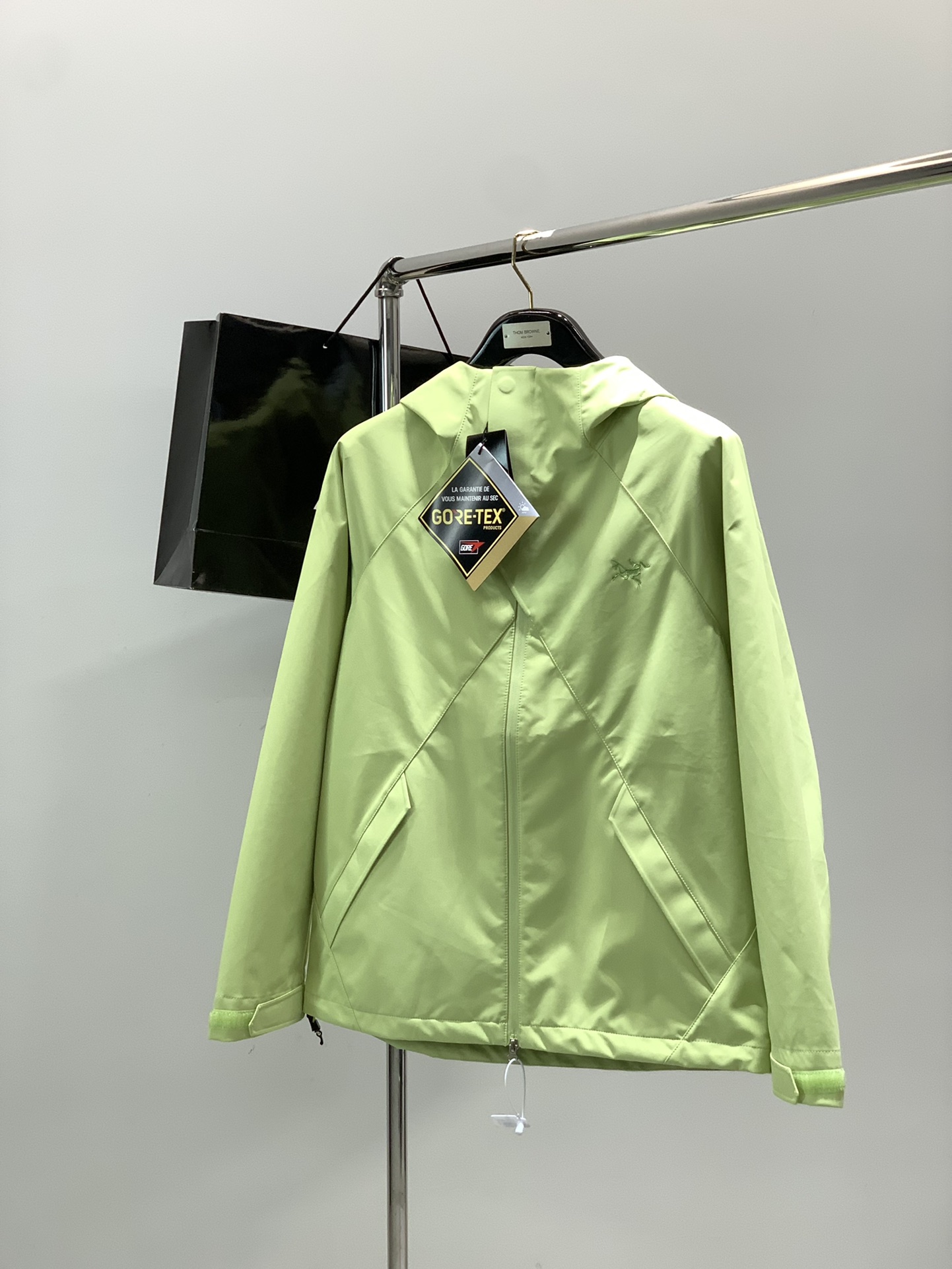 ，ARCTERYX 始祖鸟，2025秋季AW新品，时尚休闲连帽外套，专柜同步有售，原单狠货，进口原版面料