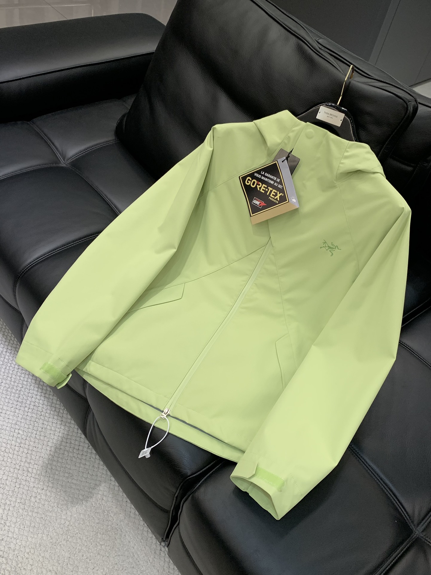 ，ARCTERYX 始祖鸟，2025秋季AW新品，时尚休闲连帽外套，专柜同步有售，原单狠货，进口原版面料