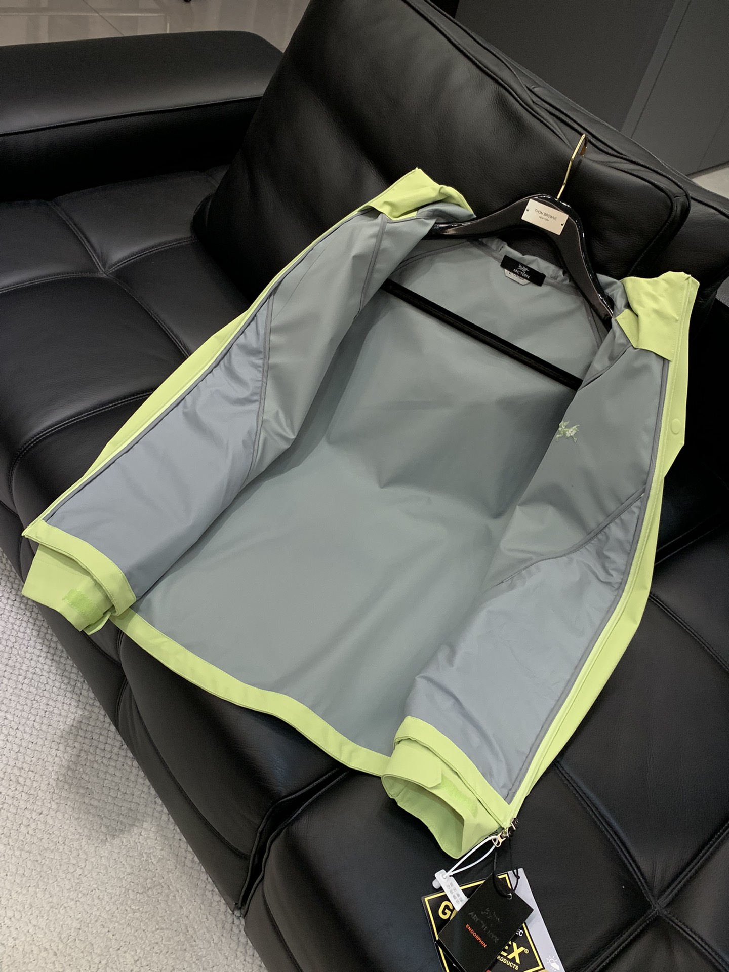 ，ARCTERYX 始祖鸟，2025秋季AW新品，时尚休闲连帽外套，专柜同步有售，原单狠货，进口原版面料