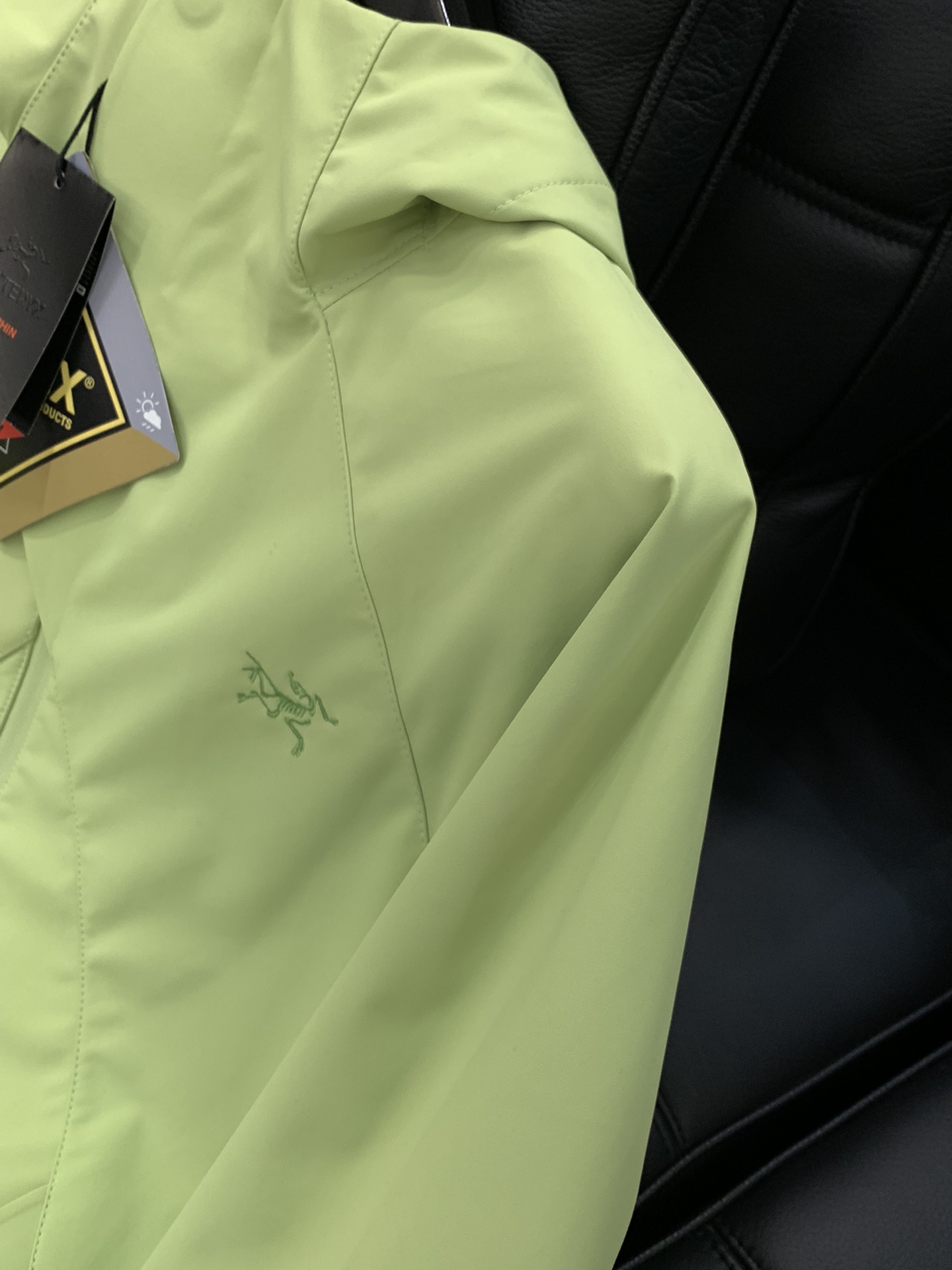 ，ARCTERYX 始祖鸟，2025秋季AW新品，时尚休闲连帽外套，专柜同步有售，原单狠货，进口原版面料