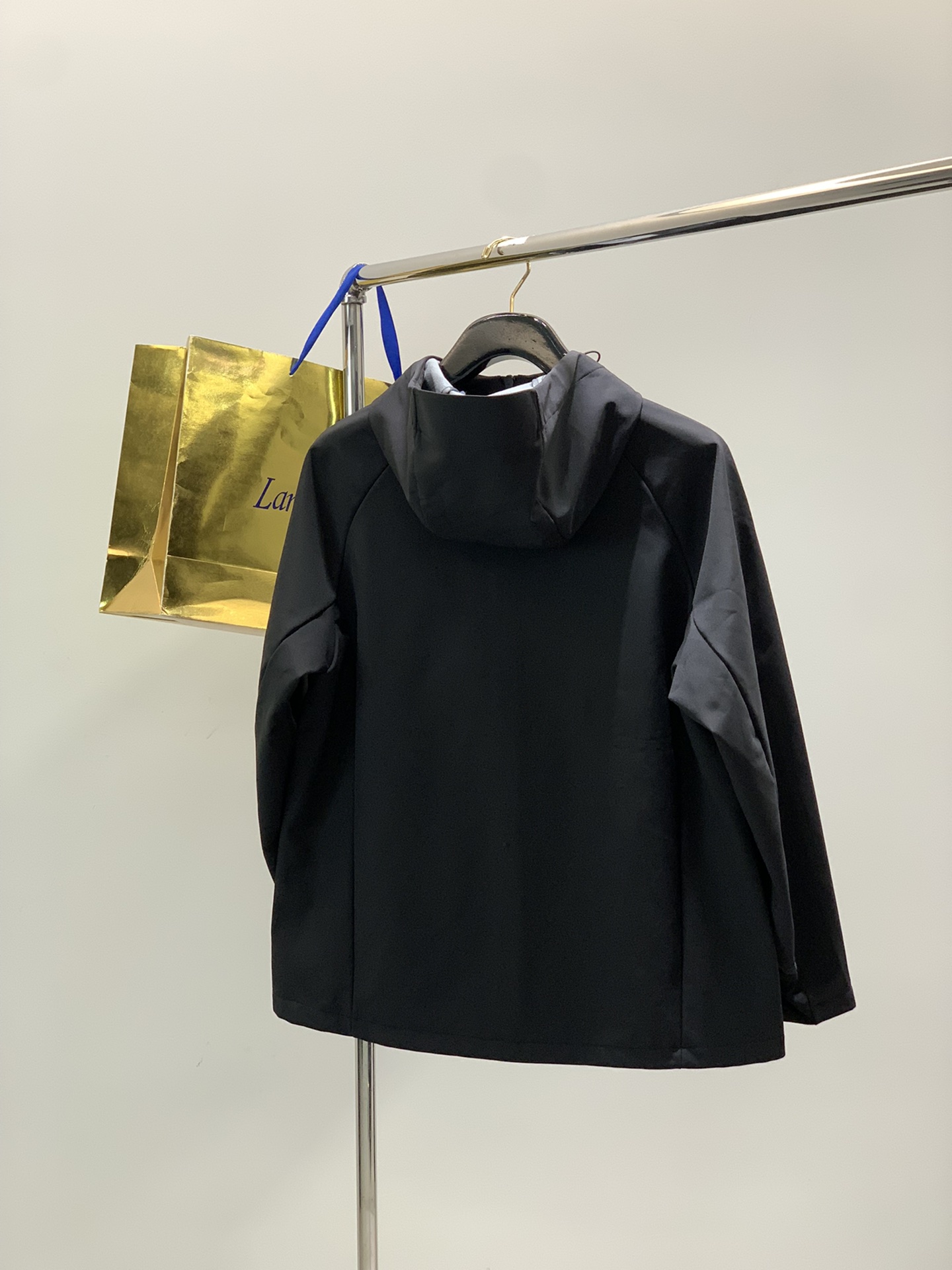 ，alo 阿洛，2025秋冬季最新款，专柜同步有售，原单狠货，时尚休闲➕薄绒连帽外套，上身很有特点！吸睛