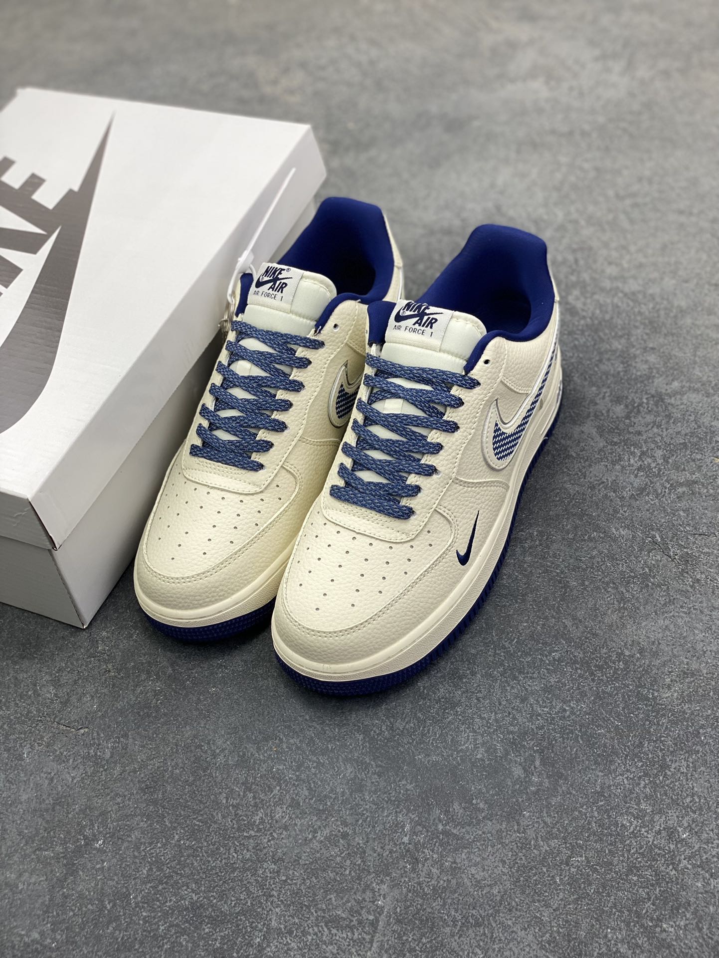 图片[8]-NIke Air Force 1 \’07 Low “NIKE银——米蓝星际”空军一号 低帮 运动鞋 休闲鞋 折边针车 工艺难度大 原楦头原纸板 原装鞋盒 定制五金配件 内置全掌气垫 原厂鞋底 货号：DF0188-108 尺码：36 36.5 37.5 38 38.5 39 40 40.5 41 42 42.5 43 44 44.5 45-选品中心