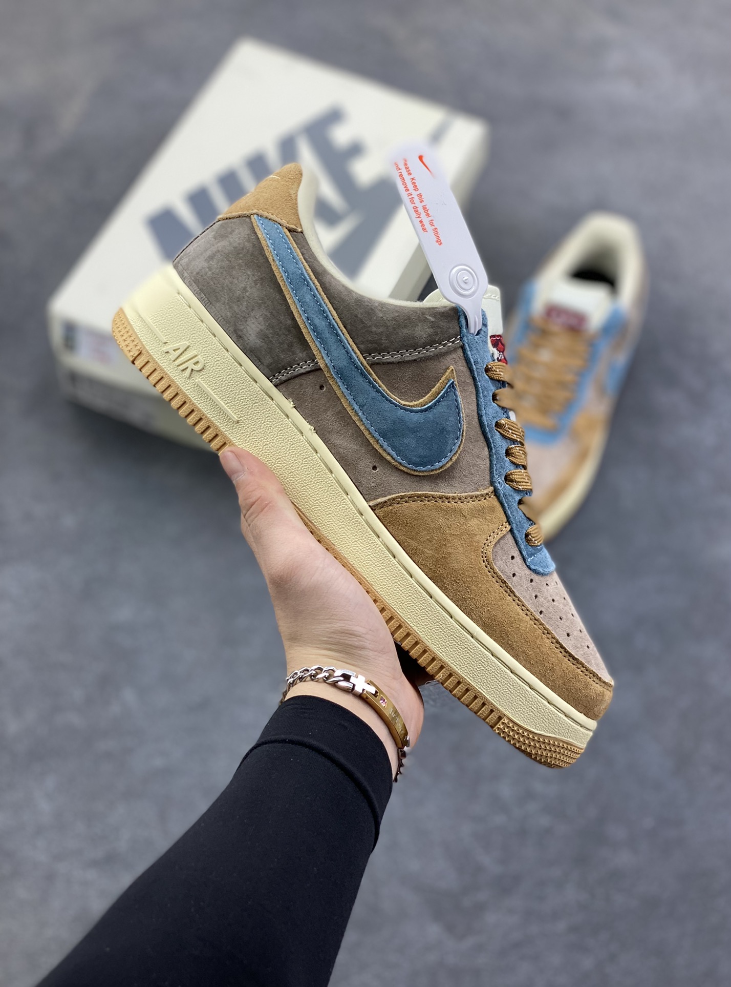 超级福利🎉 核心特价💰110
👊长期补货💯
Nike Air Force 1 ’07 Low 空军一号低帮百搭休闲运动板鞋。柔软、弹性十足的缓震性能和出色的中底设计,横跨复古与现代的外型结合,造就出风靡全球三十多年的Force 1,直到今天还深受青睐
货号:CW7581-120
码数:36 36.5 37.5 38 38.5 39 40 40.5 41 42 42.5 43 44 44.5 45