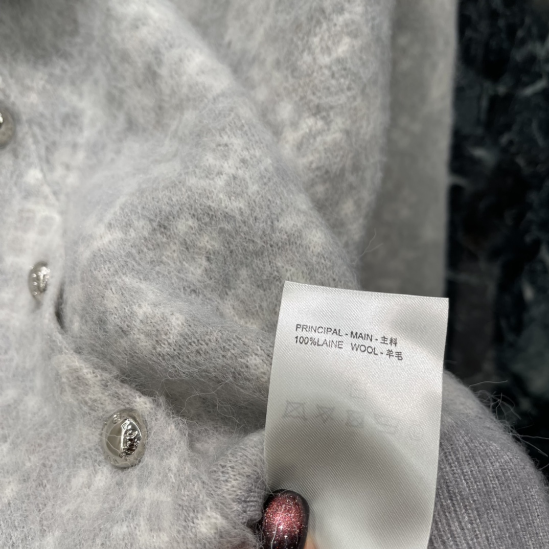 路易 25秋冬新款 马海毛老花开衫 经典老花图案+柔软马海毛 简约又精致 春秋季节必备 单穿或外搭都很O