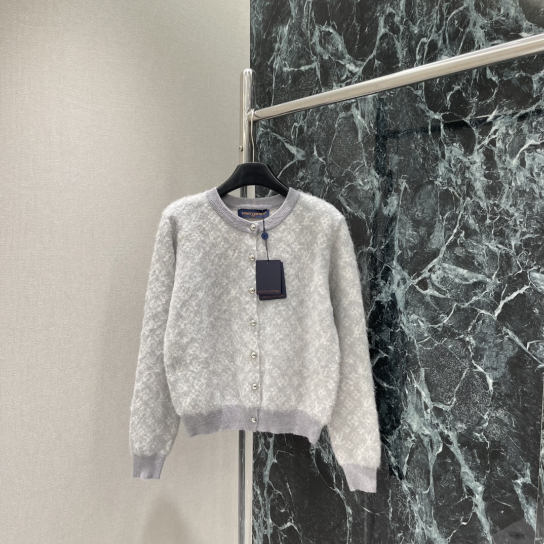 路易 25秋冬新款 马海毛老花开衫 经典老花图案+柔软马海毛 简约又精致 春秋季节必备 单穿或外搭都很O