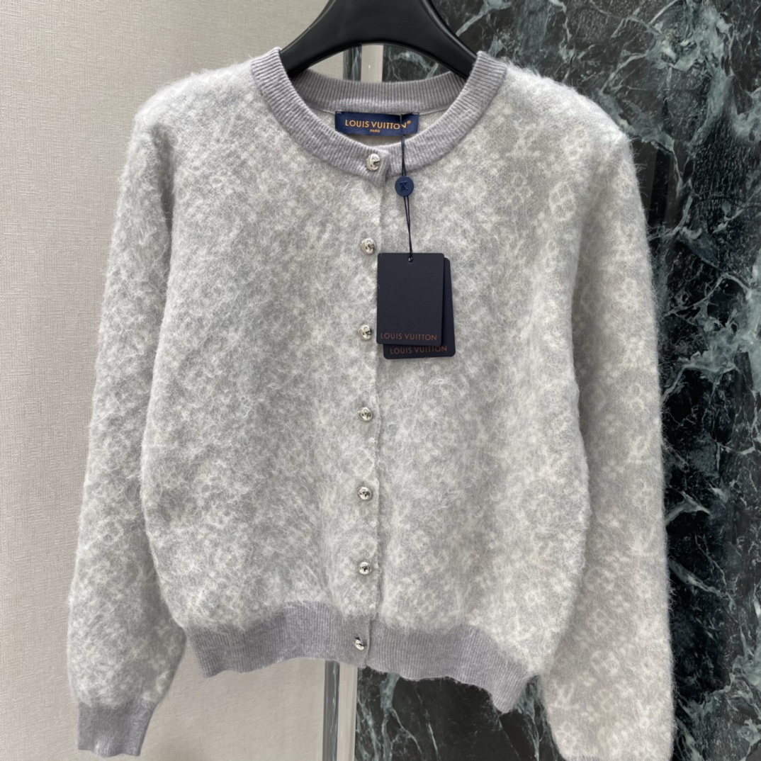 路易 25秋冬新款 马海毛老花开衫 经典老花图案+柔软马海毛 简约又精致 春秋季节必备 单穿或外搭都很O