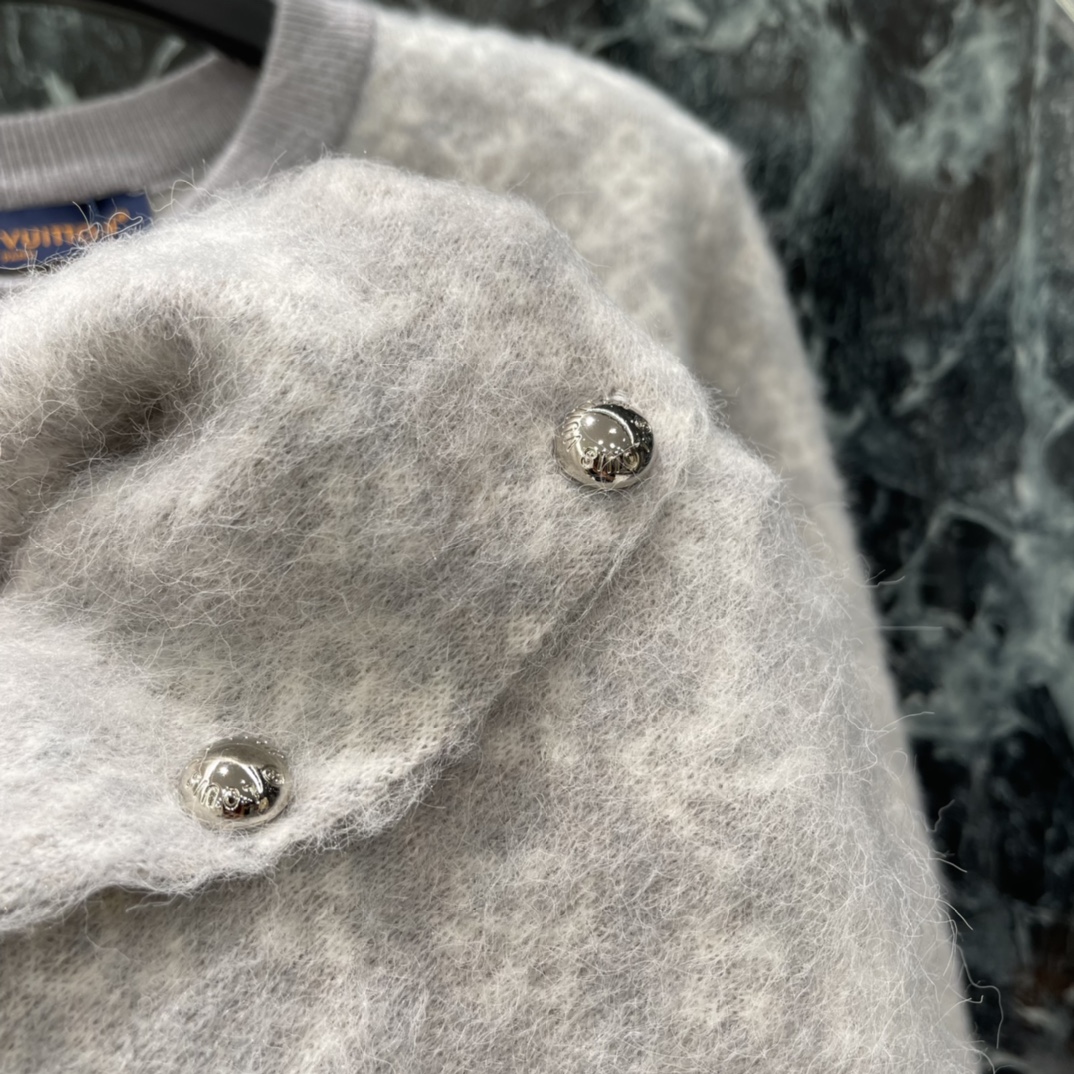 路易 25秋冬新款 马海毛老花开衫 经典老花图案+柔软马海毛 简约又精致 春秋季节必备 单穿或外搭都很O