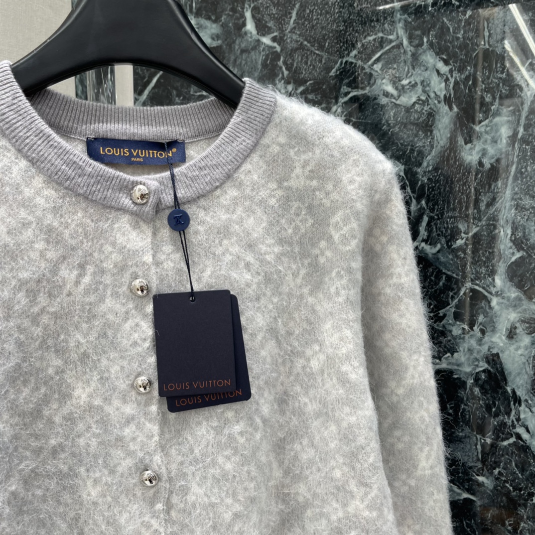 路易 25秋冬新款 马海毛老花开衫 经典老花图案+柔软马海毛 简约又精致 春秋季节必备 单穿或外搭都很O