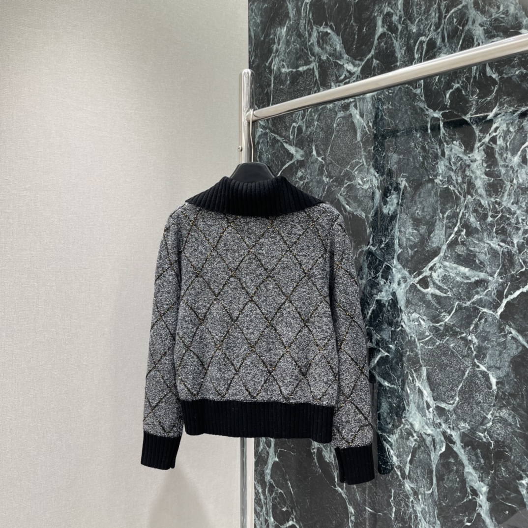 小香 25秋冬新款 菱格形针织拉链开衫 秋冬穿超舒服!经典菱格纹➕五金品牌logo点缀彰显品牌格调 简约