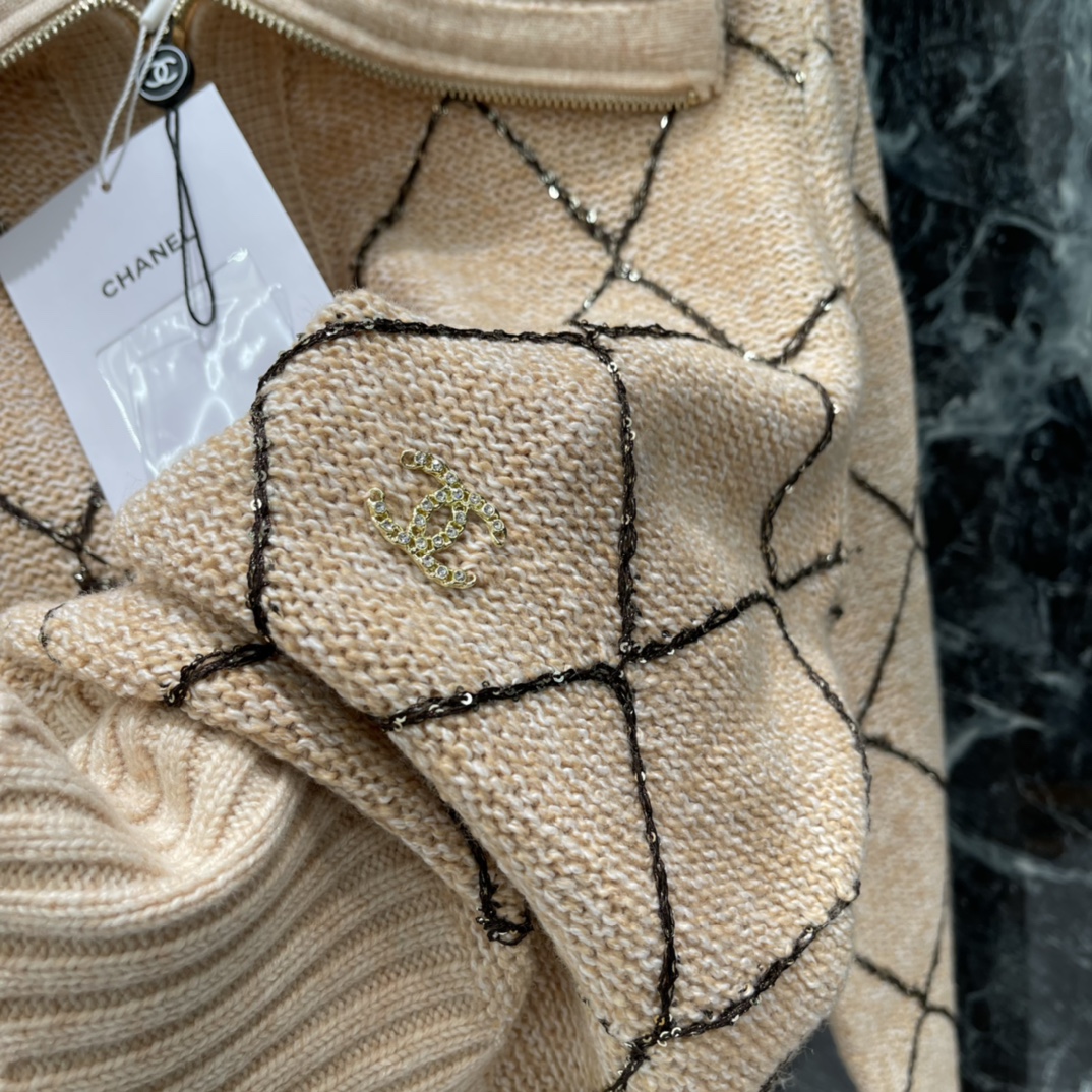 小香 25秋冬新款 菱格形针织拉链开衫 秋冬穿超舒服!经典菱格纹➕五金品牌logo点缀彰显品牌格调 简约