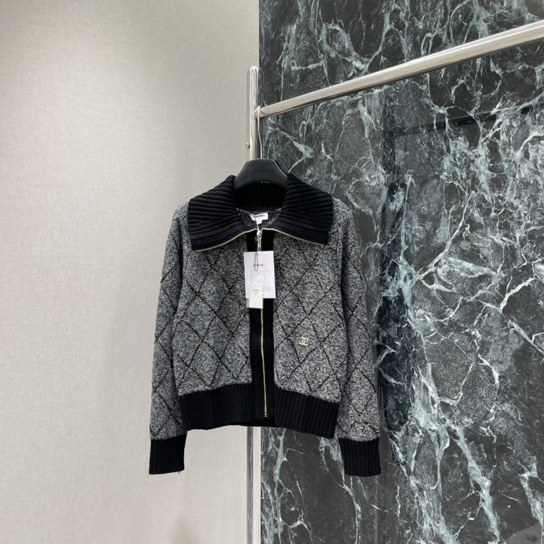 小香 25秋冬新款 菱格形针织拉链开衫 秋冬穿超舒服!经典菱格纹➕五金品牌logo点缀彰显品牌格调 简约