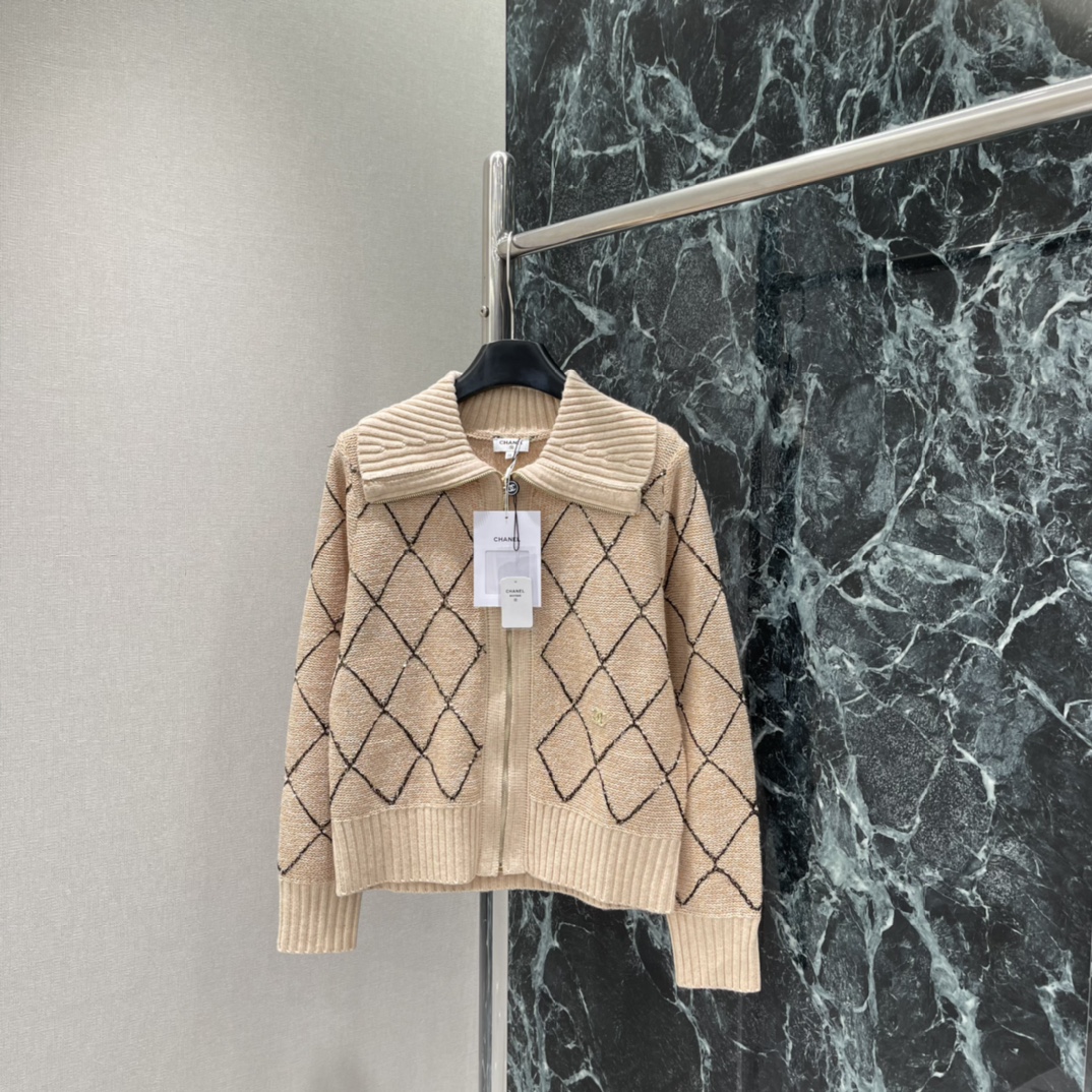 小香 25秋冬新款 菱格形针织拉链开衫 秋冬穿超舒服!经典菱格纹➕五金品牌logo点缀彰显品牌格调 简约