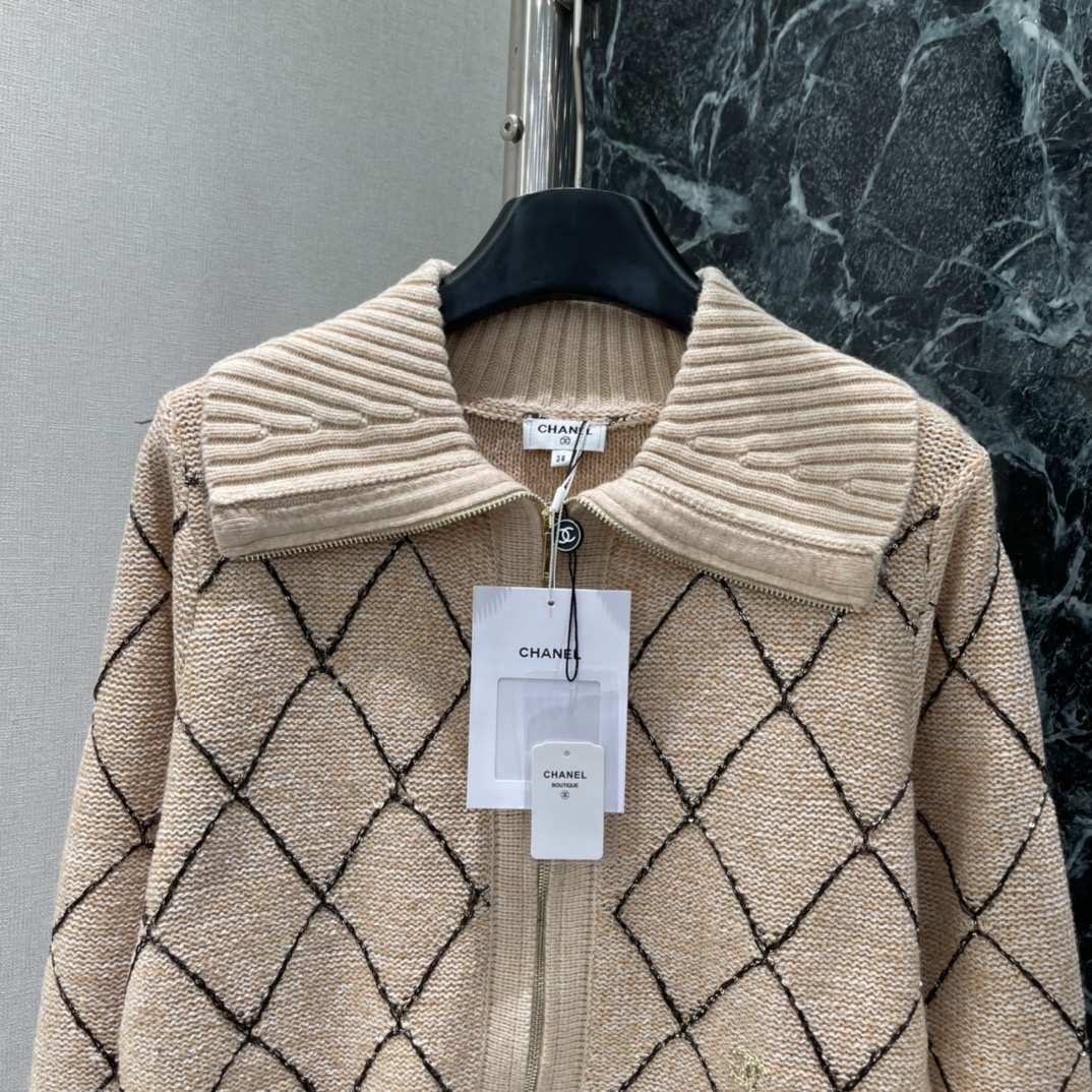 小香 25秋冬新款 菱格形针织拉链开衫 秋冬穿超舒服!经典菱格纹➕五金品牌logo点缀彰显品牌格调 简约