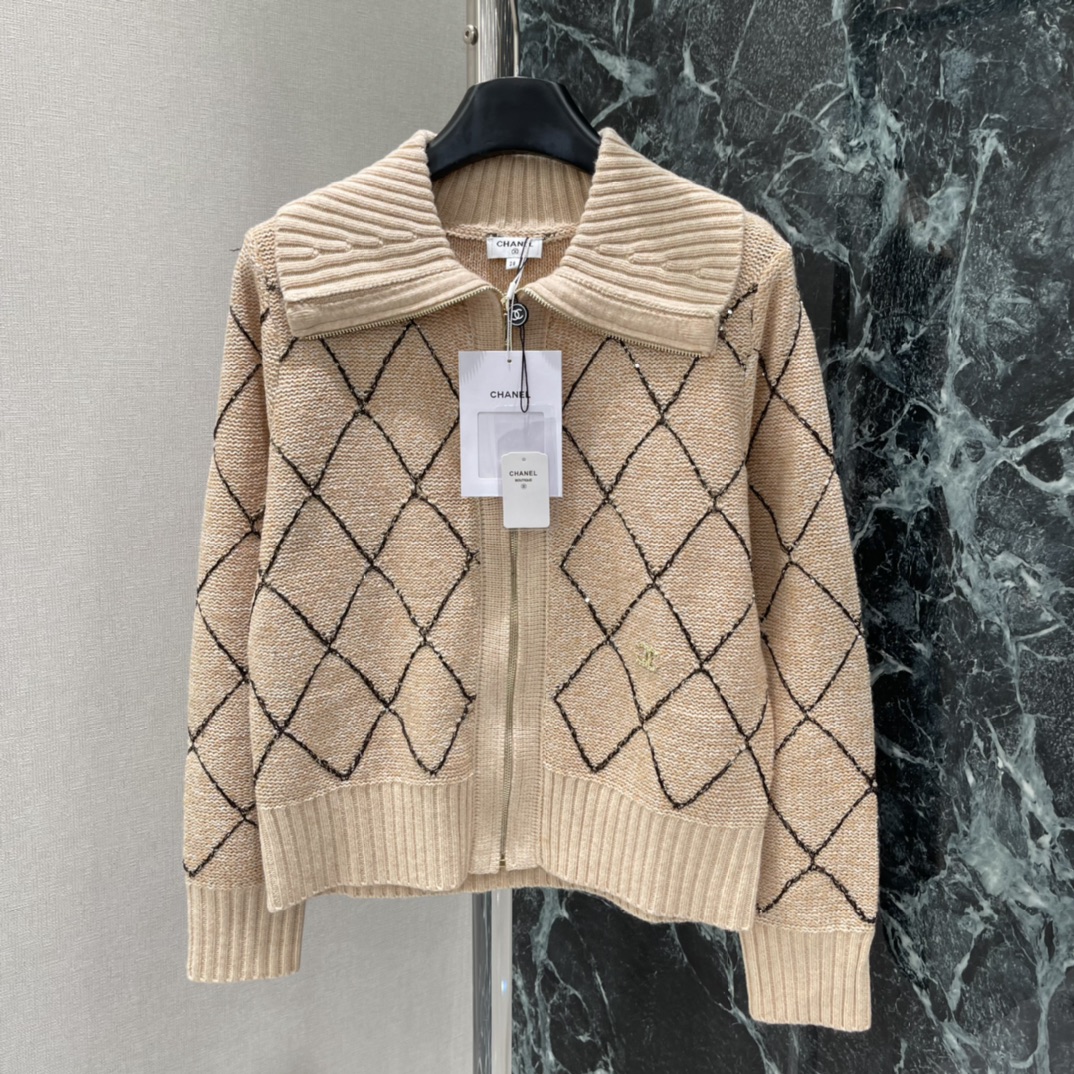 小香 25秋冬新款 菱格形针织拉链开衫 秋冬穿超舒服!经典菱格纹➕五金品牌logo点缀彰显品牌格调 简约