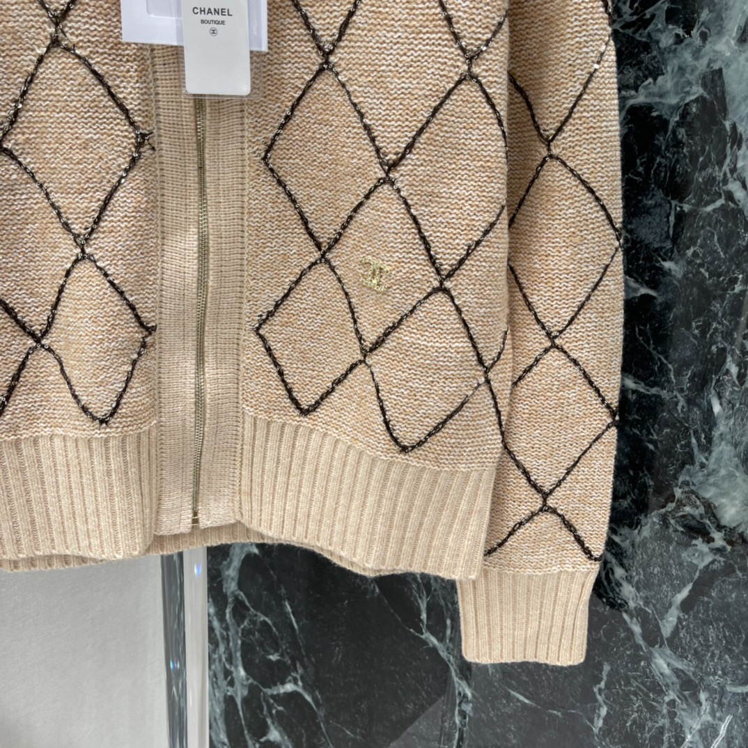 小香 25秋冬新款 菱格形针织拉链开衫 秋冬穿超舒服!经典菱格纹➕五金品牌logo点缀彰显品牌格调 简约