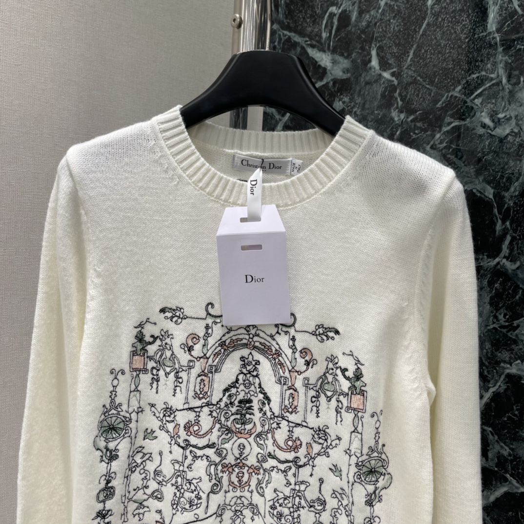 Ｄ家 25秋冬新款 花卉刺绣毛衣 正面花卉刺绣精致立体，细节满分 奶白色百搭，配裙装裤装都很优雅，轻松打