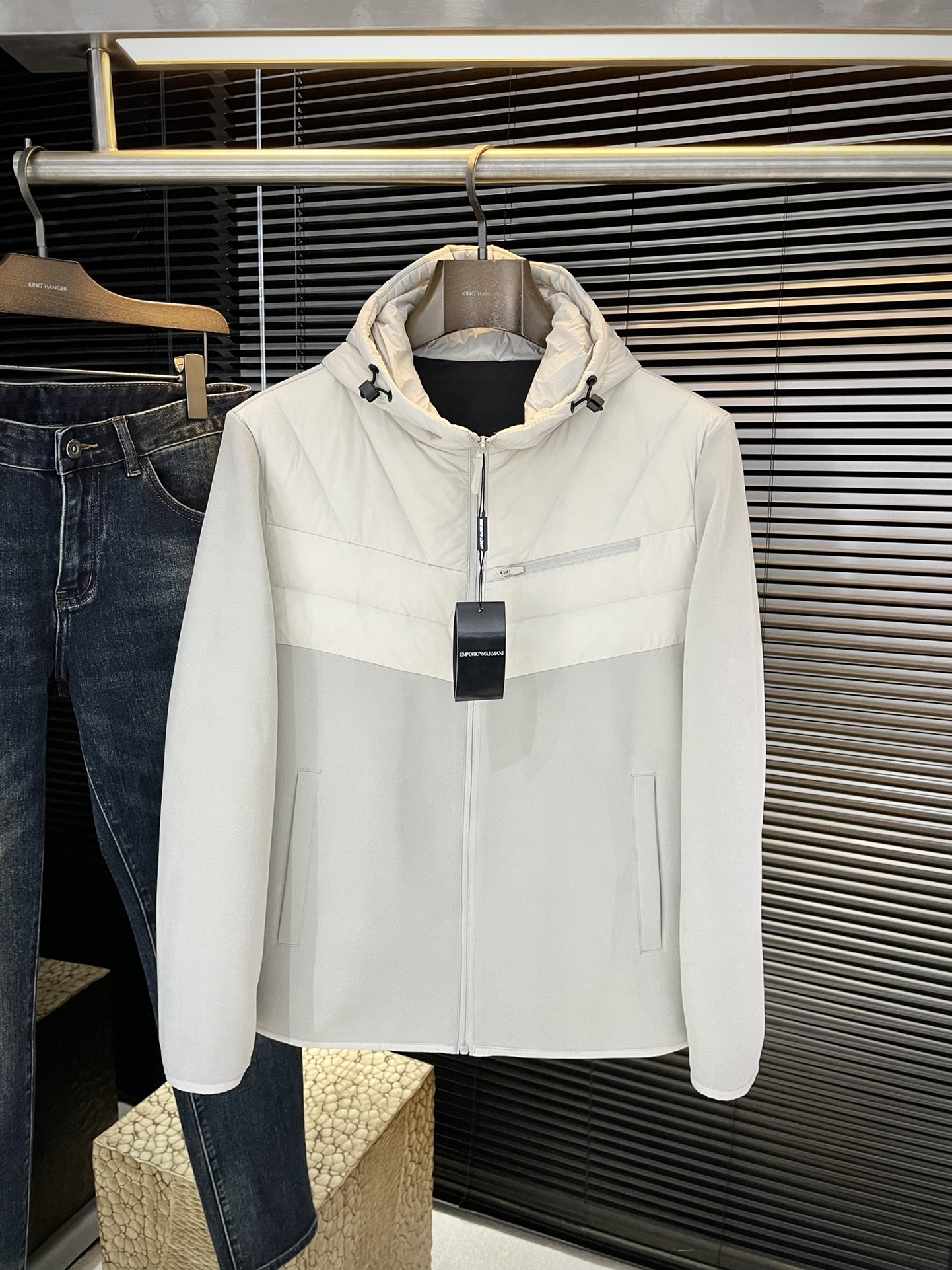 NO:613294,P EmporioArm-(EmporioArm) 2025 foreign trade export order!  The latest down jacket is extremely cold-proof, simple and comfortable commuter down, customized with the highest quality 85 duck down-filled polyester fiber fabric, with excellent fluffiness, full filling, light and non-pressing, fashionable and simple, very suitable for sweaters and sweaters, original fabric, warm and stylish purchase level - recommended to keep for yourself!  Size 48-56,,hoodie,sweatshirts,jackets & coats,sweaters,down jacket,alexander wang19860909P  EmporioArm-（阿玛）2025外贸出口订单！最新羽绒外套 极度防寒 简洁舒适的通勤羽绒,定制最高等85鸭绒填冲聚脂纤维面料、蓬松度极好,填充物饱满,轻便不压身,时尚简约,内搭卫衣、毛衣都非常合适,原版面料,保暖有型代购级别-推荐自留款！尺码 48-56,,hoodie,sweatshirts,jackets & coats,sweaters,down jacket,alexander wang,Men's clothing