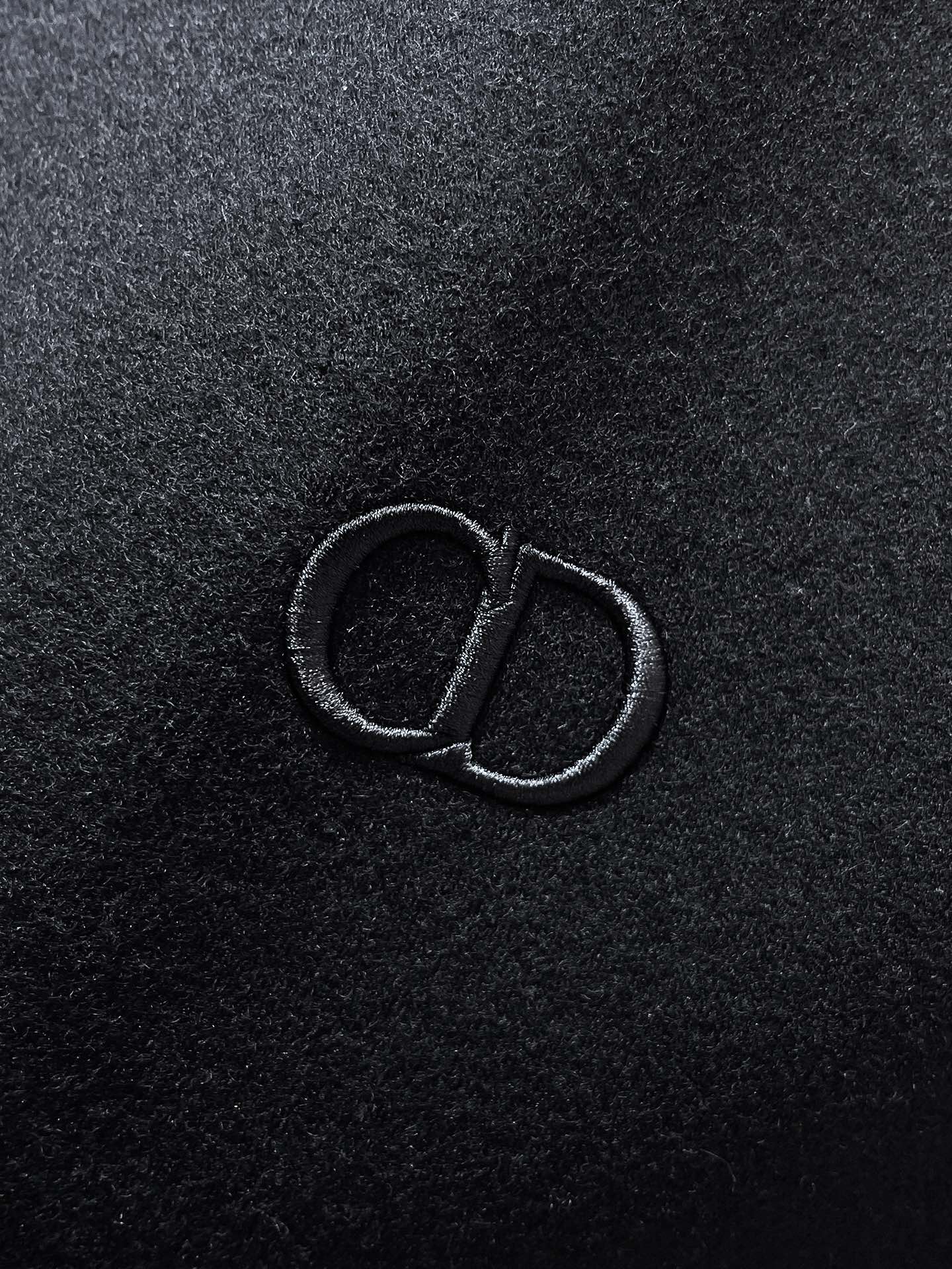 P395  迪奥  Dior  2025新款 棒球领 真皮拼接 夹克 外套，高端版本！专柜定制面料 透气舒适度高，细节无可挑剔，品牌元素设计理念，体现高品质。手感细腻柔软！呈现休闲裁剪，上身版型超赞！🐯码数：48-56