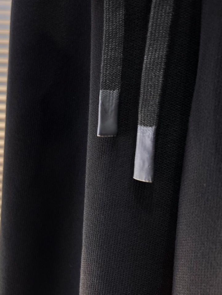 BALENCIAGA 巴黎世家2025秋冬新款休闲裤！官网同步发售。品牌经典LOGO休闲裤 ，定制面料，