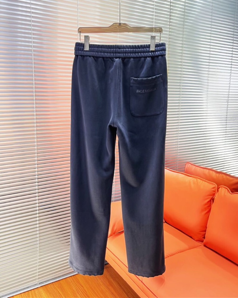 BALENCIAGA 巴黎世家2025秋冬新款休闲裤！官网同步发售。品牌经典LOGO休闲裤 ，定制面料，