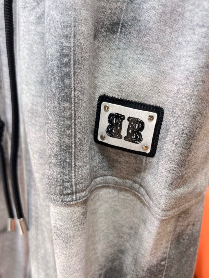 BALENCIAGA 巴黎世家2025秋冬新款休闲裤！官网同步发售。品牌经典LOGO休闲裤 ，定制面料，