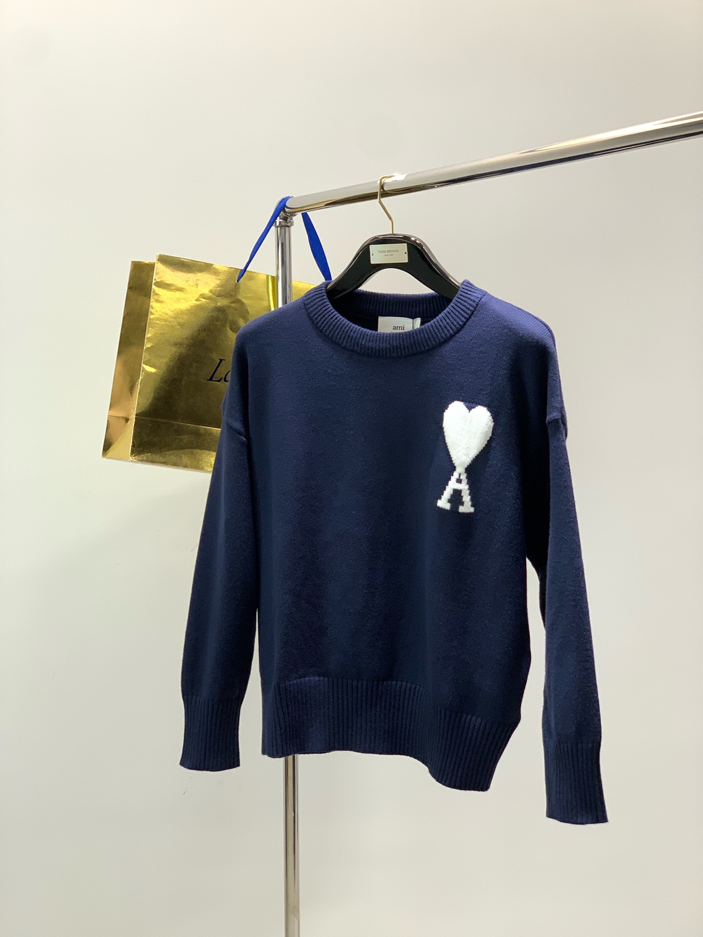 NO:656374,, AMI same style love embroidered wool blended round neck pullover sweater for men and women. Material 65 cotton 35 wool blend, size: S-XL. Shoulder width bra long sleeve length S 54 1086650 M 56 11268 51 L 58 11670 52 XL 60 12072 54 S size is suitable for 105-125 pounds.  M size is suitable for 125-145 catties, L size is suitable for 145-165 catties, XL size is suitable for 165-185 catties,,sweaters,alexander wang19860909,AMI男女同款爱心刺绣羊毛混纺圆领套头毛衣. 材质 65棉35羊毛混纺, 尺码:S-XL.  肩宽胸围衣长袖长 S 54 1086650 M 56 11268 51 L 58 11670 52 XL 60 12072 54 S码适合105-125斤穿, M码适合125-145斤穿 L码适合145-165斤穿, XL码适合165-185斤穿,,sweaters,alexander wang,Men's clothing