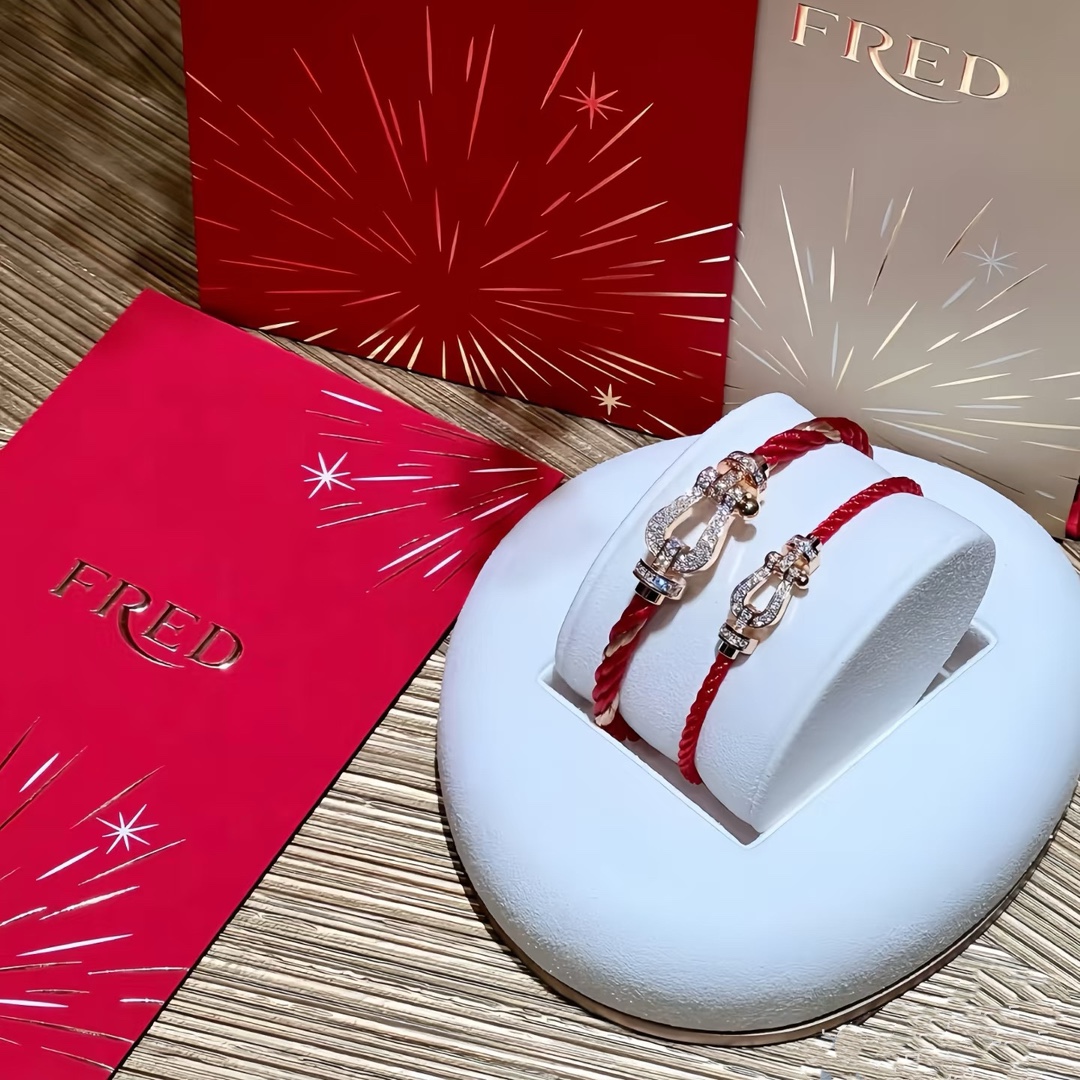 💥新品发布❤火爆🎉钢丝费雷德 Fred斐登满钻、半钻、无钻马蹄扣中性款高品质黑色钢丝绳手链手镯！本命绳👉🏻大牌 时尚 精致💠FORCE 系列手链⭐高端定制～亚金微电镀18k金工艺 精工马蹄扣头手镯！上手效果非常百搭💍 网红达人 时尚一族必备单品 玫瑰金、黄金、银色扣头😘男女情侣款两个码数：17/19cm