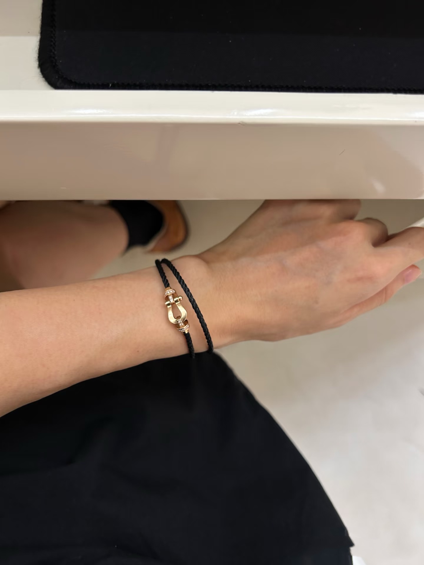 💥新品发布❤火爆🎉钢丝费雷德 Fred斐登满钻、半钻、无钻马蹄扣中性款高品质黑色钢丝绳手链手镯！本命绳👉🏻大牌 时尚 精致💠FORCE 系列手链⭐高端定制～亚金微电镀18k金工艺 精工马蹄扣头手镯！上手效果非常百搭💍 网红达人 时尚一族必备单品 玫瑰金、黄金、银色扣头😘男女情侣款两个码数：17/19cm