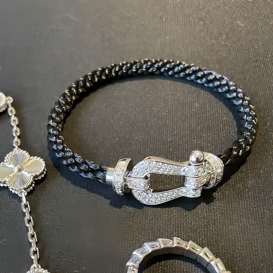 💥新品发布❤火爆🎉钢丝费雷德 Fred斐登满钻、半钻、无钻马蹄扣中性款高品质黑色钢丝绳手链手镯！本命绳👉🏻大牌 时尚 精致💠FORCE 系列手链⭐高端定制～亚金微电镀18k金工艺 精工马蹄扣头手镯！上手效果非常百搭💍 网红达人 时尚一族必备单品 玫瑰金、黄金、银色扣头😘男女情侣款两个码数：17/19cm