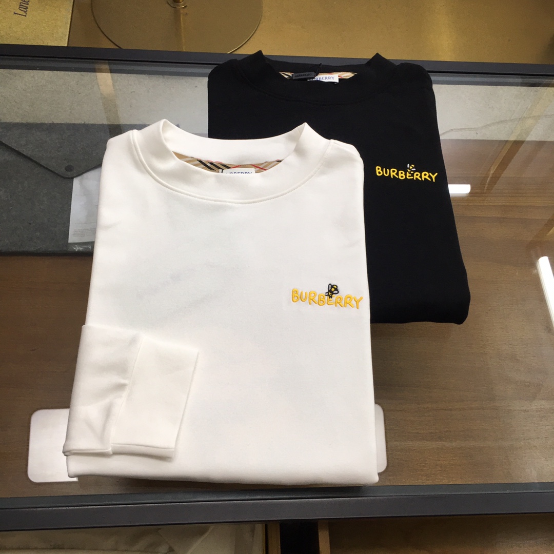 NO:626892,Hot item [Burber..y] 2025ss new product, long-sleeved T-shirt, classic logo design, can be worn alone or as a base, versatile style. Available simultaneously on the official website. Customized fabric, soft and delicate, comfortable and breathable, highly skin-friendly, perfectly interpreting the brand's fashion trend!  A man's wardrobe is indispensable for the basics. It is a low-key design and a must-have item. Dear friends, hurry up and get it!  Size S-2XL,,burberry,tees,t-shirt,alexander wang19860909爆款【Burber..y】 2025ss新品 长袖T恤,经典Logo设计,可单穿可打底,百搭款 官网同步发售 定制面料,柔软细腻 舒适透气,亲肤感极高,完美诠释出品牌的时尚潮流！男人的衣柜都少不了基础 是低调的设计 必备款,亲们赶紧入手！码数S-2XL,,burberry,tees，t-shirt,alexander wang,Men's clothing