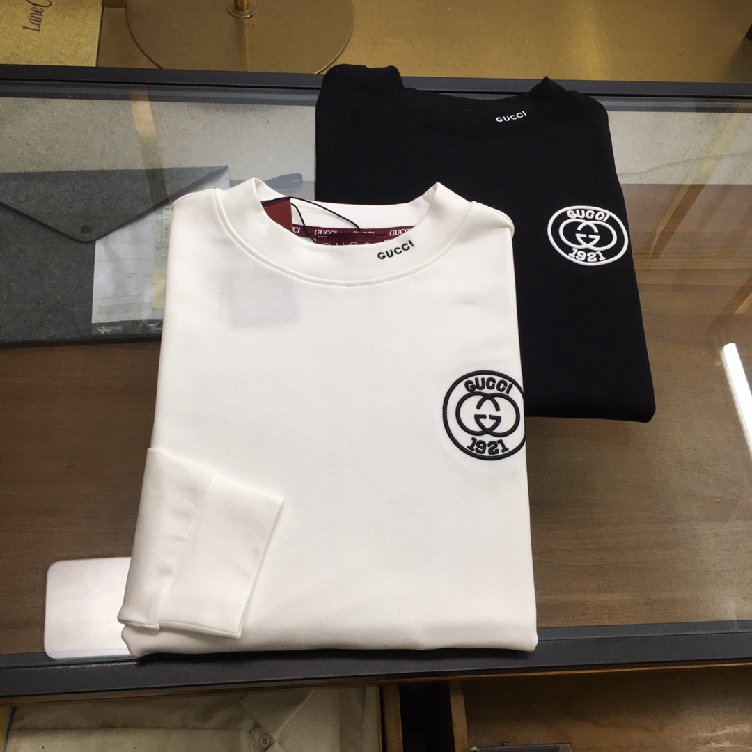 NO:626904,Hot item [Gu.ci] 2025ss new product Long-sleeved T-shirt, classic logo design, can be worn alone or as a base, versatile style. It is sold simultaneously on the official website. Customized fabric, soft and delicate, comfortable and breathable, highly skin-friendly, perfectly interpreting the brand's fashion trend!  A man's wardrobe is indispensable for the basics. It is a low-key design and a must-have item. Dear friends, hurry up and get it!  Size S-2XL,,tees,t-shirt,alexander wang19860909爆款【Gu.ci】 2025ss新品 长袖T恤,经典Logo设计,可单穿可打底,百搭款 官网同步发售 定制面料,柔软细腻 舒适透气,亲肤感极高,完美诠释出品牌的时尚潮流！男人的衣柜都少不了基础 是低调的设计 必备款,亲们赶紧入手！码数S-2XL,,tees，t-shirt,alexander wang,Men's clothing