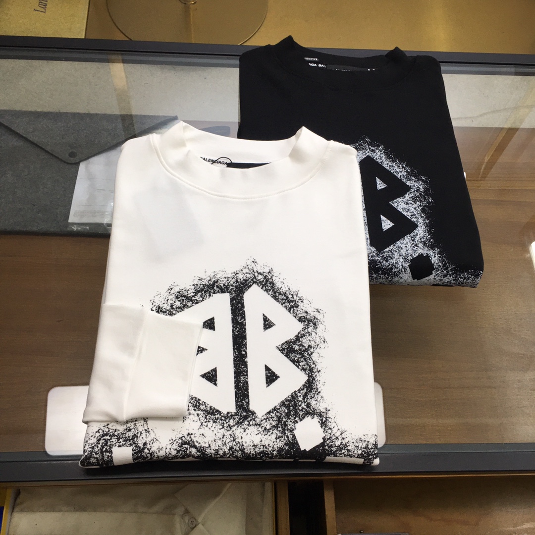 NO:626885,Hot item [BLCA] 2025ss new product, long-sleeved T-shirt, classic logo design, can be worn alone or as a base, versatile style. Available simultaneously on the official website. Customized fabric, soft and delicate, comfortable and breathable, highly skin-friendly, perfectly interpreting the brand's fashion trend!  A man's wardrobe is indispensable for the basics. It is a low-key design and a must-have item. Dear friends, hurry up and get it!  Size S-2XL,,tees,t-shirt,alexander wang19860909爆款【BLCA】 2025ss新品 长袖T恤,经典Logo设计,可单穿可打底,百搭款 官网同步发售 定制面料,柔软细腻 舒适透气,亲肤感极高,完美诠释出品牌的时尚潮流！男人的衣柜都少不了基础 是低调的设计 必备款,亲们赶紧入手！码数S-2XL,,tees，t-shirt,alexander wang,Men's clothing