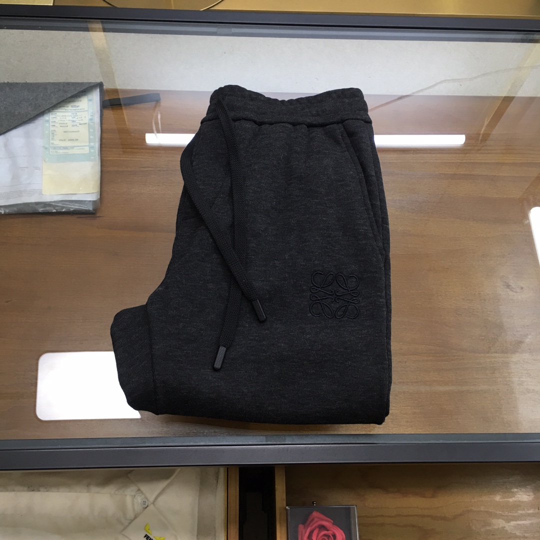 NO:626870,New product [Loew] New velvet and thickened casual pants for autumn and winter!  On sale simultaneously on the official website. The brand's classic LOGO casual pants, customized high-end fabrics, excellent warmth and comfort, strong touch. Highly recognizable, perfect appearance and craftsmanship. Sizes M-3XL, loewe, alexander wang19860909新品【Loew】 秋冬新款加绒加厚休闲裤！官网同步发售.品牌经典LOGO休闲裤 ,定制高端面料,保暖舒适度极好,手触感强烈.辨识度极高,完美品相工艺. 尺码M-3XL,,loewe,alexander wang,Men's clothing
