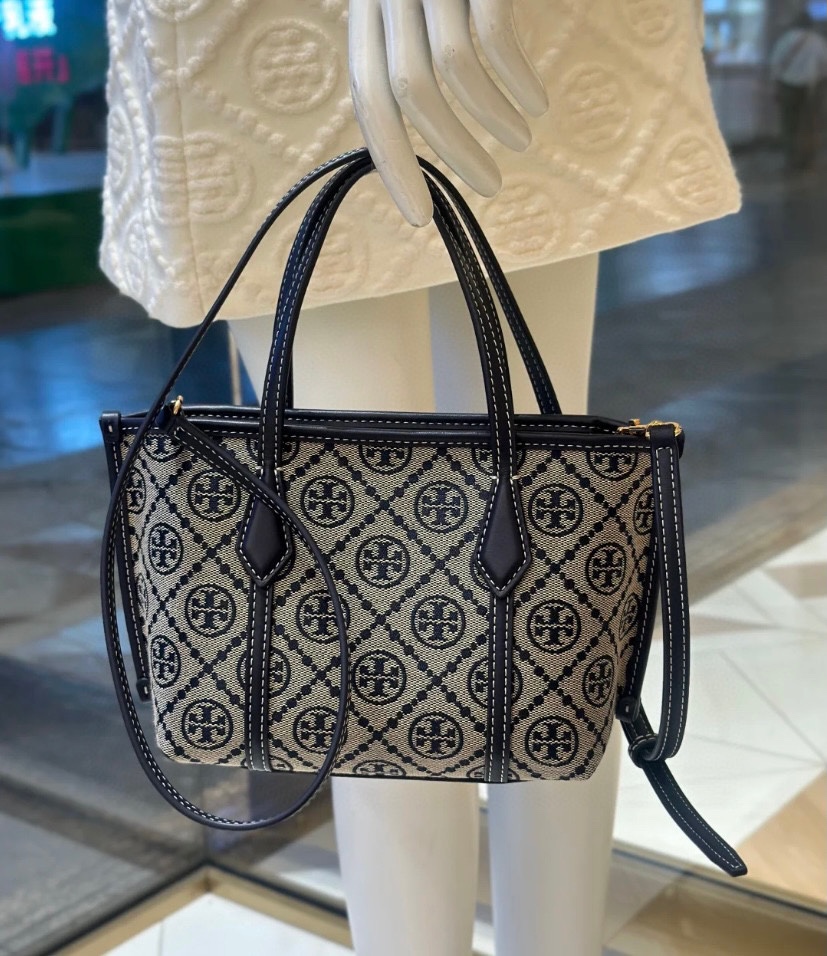 Valextra Luxury Designer Handbag Shoulder Crossbody Bag crafted in 8