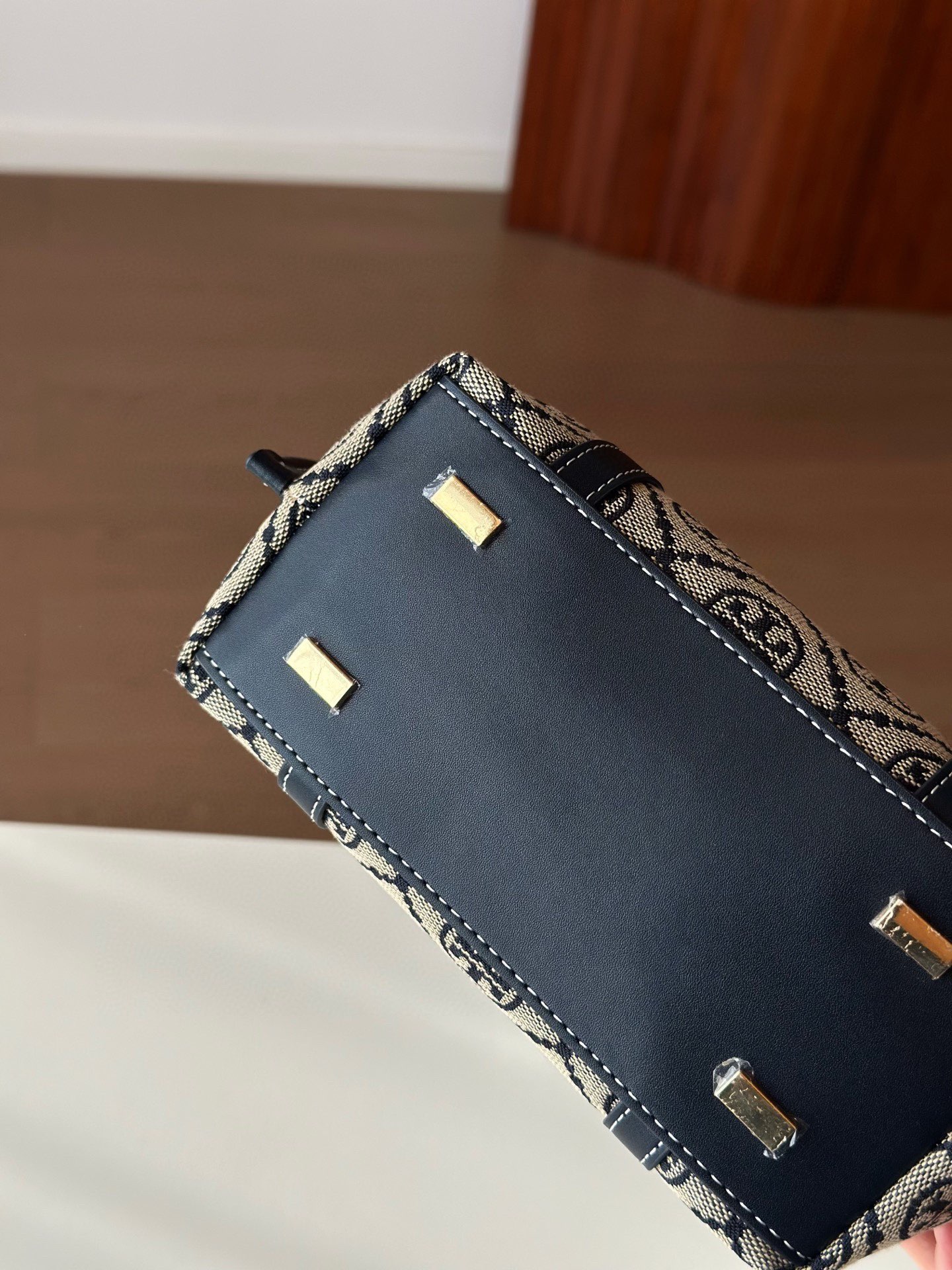 Delvaux Luxury Designer Handbag Shoulder Crossbody Bag crafted in 8