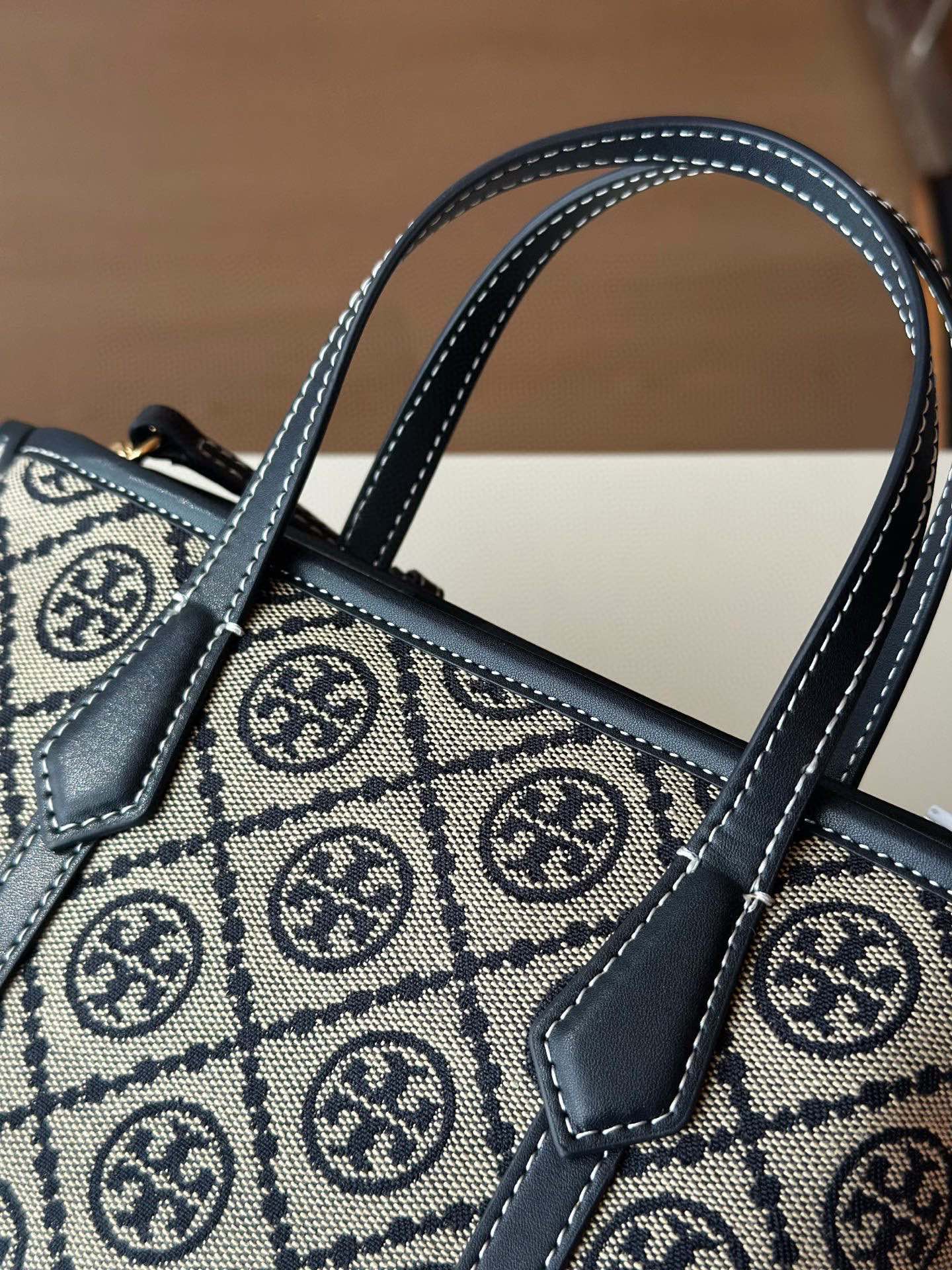 Delvaux Luxury Designer Handbag Shoulder Crossbody Bag crafted in 2