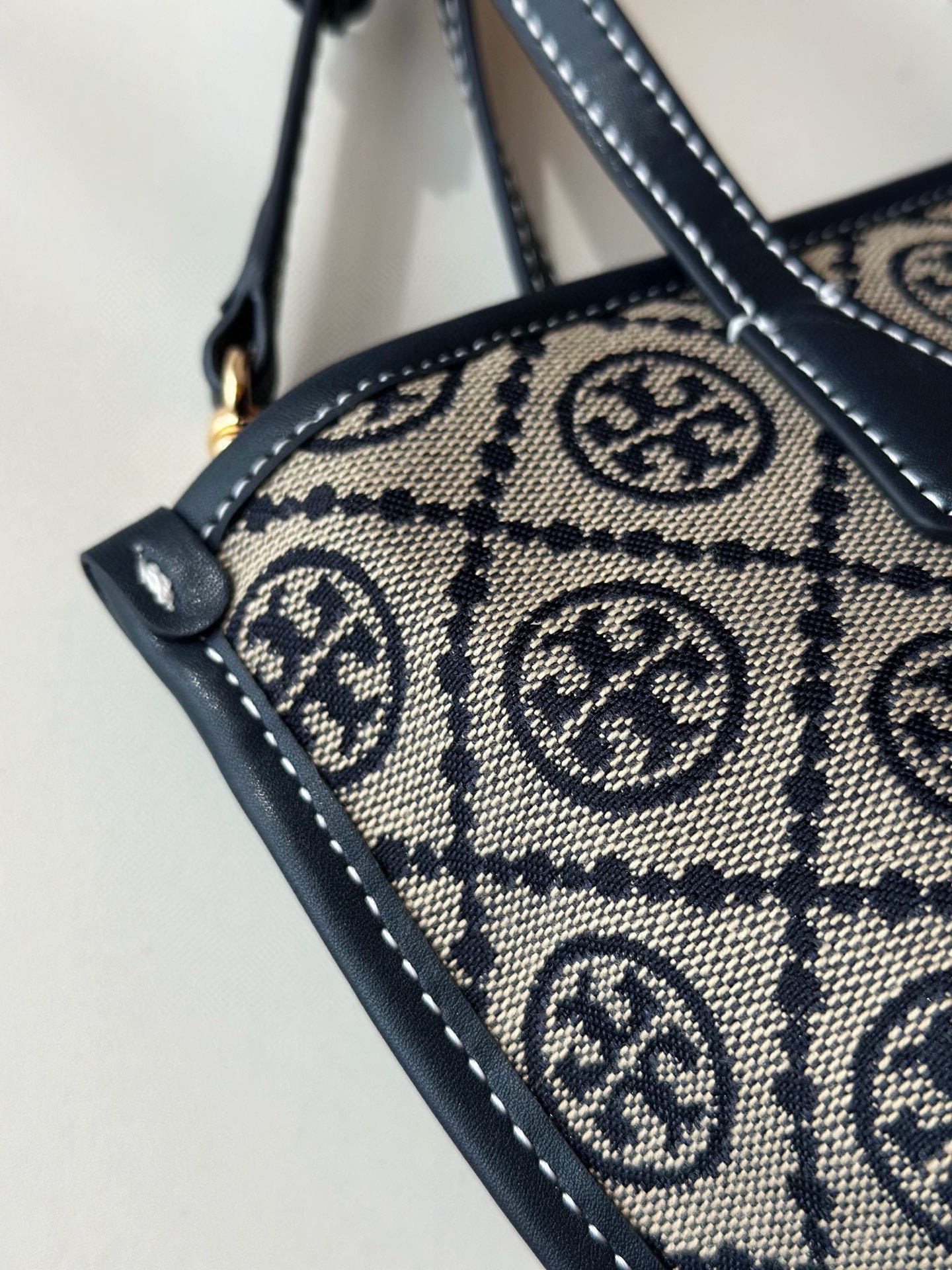 Delvaux Luxury Designer Handbag Shoulder Crossbody Bag crafted in 3