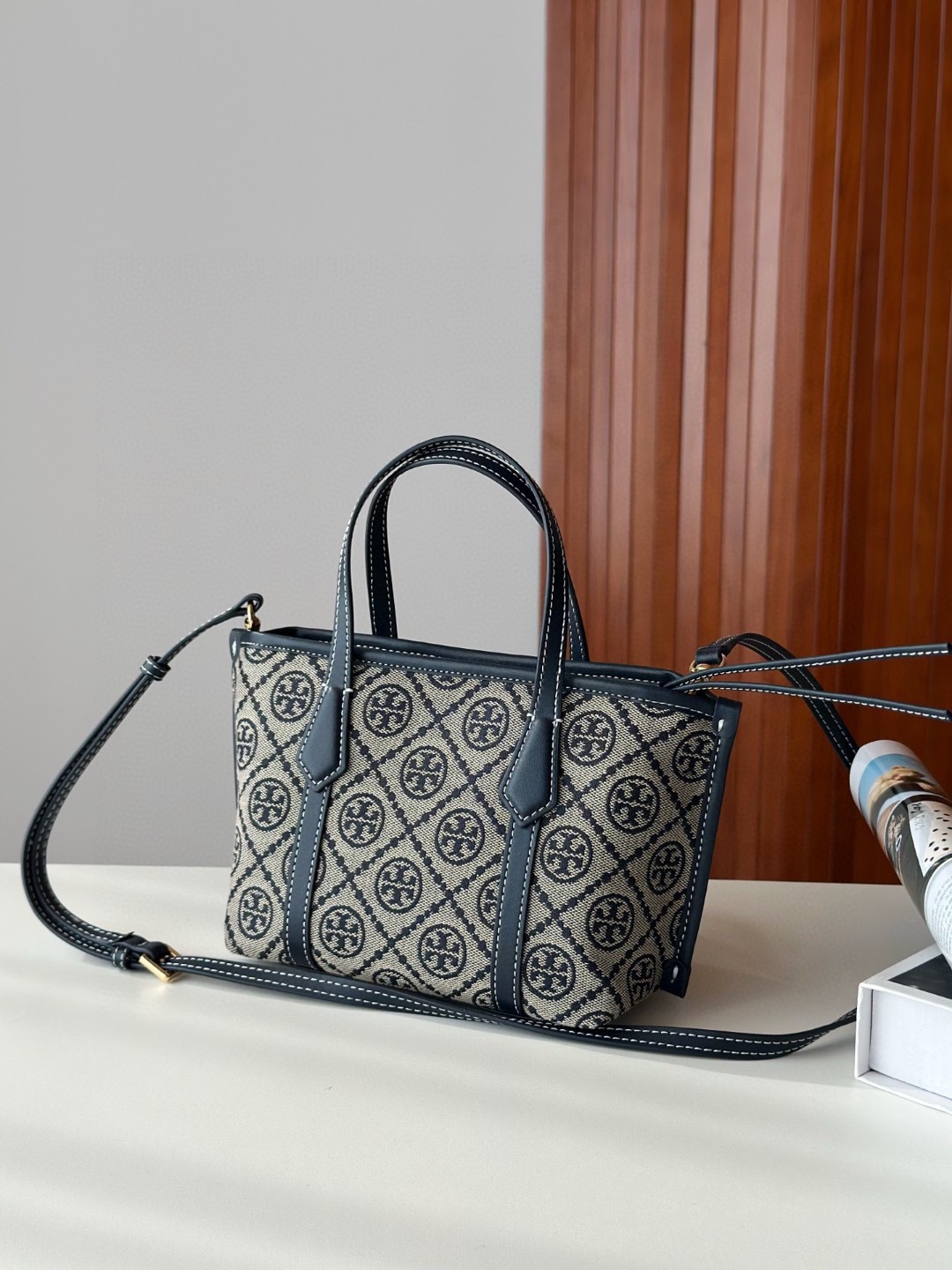 Delvaux Luxury Designer Handbag Shoulder Crossbody Bag crafted in 9