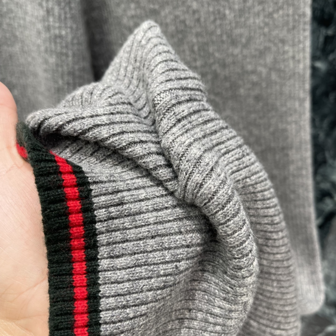 G家 25秋冬新款 羊毛阔腿长裤 腰部红色织带点缀 品牌辨识度满分裤脚同样有红绿织带细节 精致感拉满!日